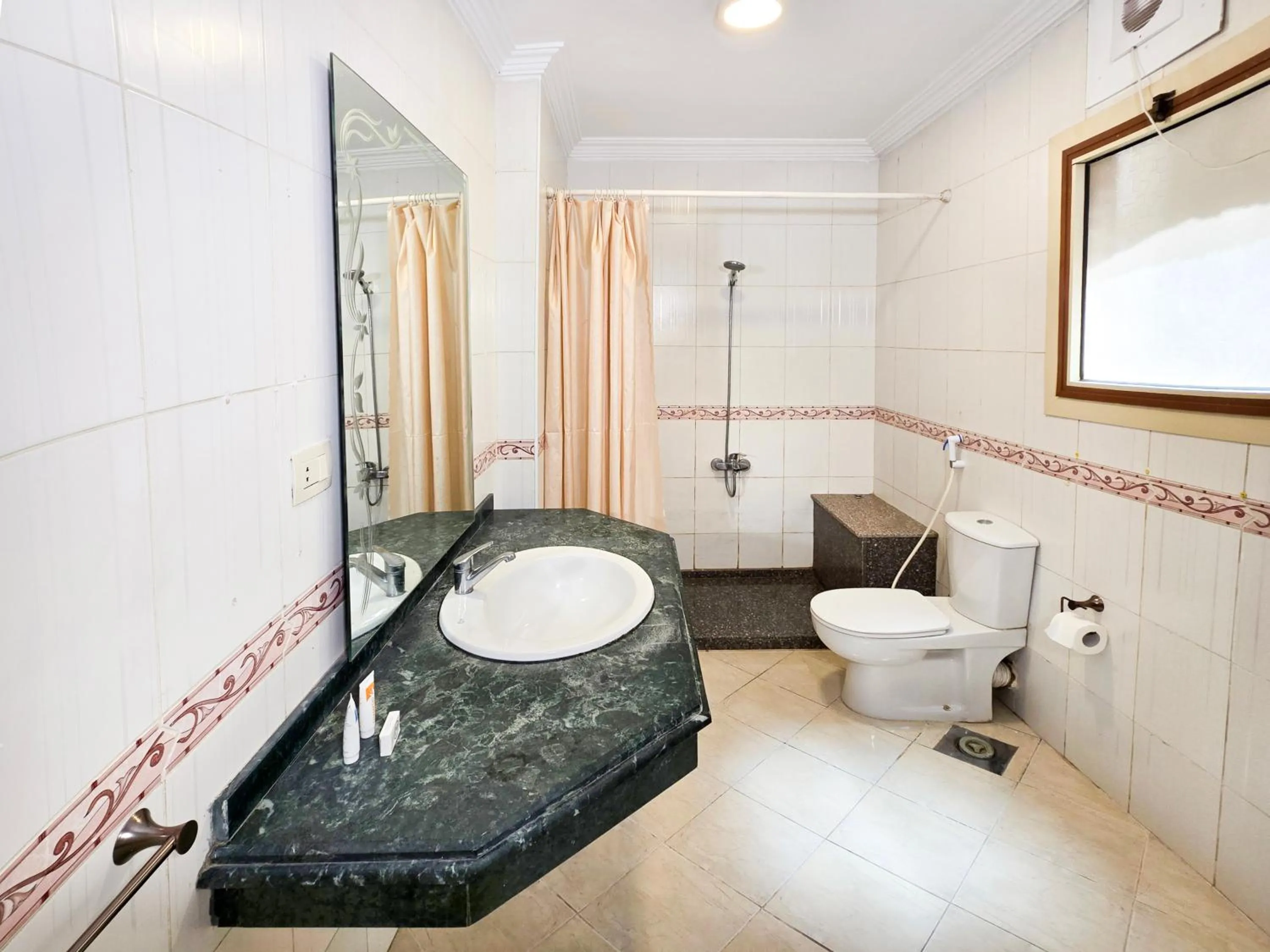 Bathroom in Afnan Cairo Airport