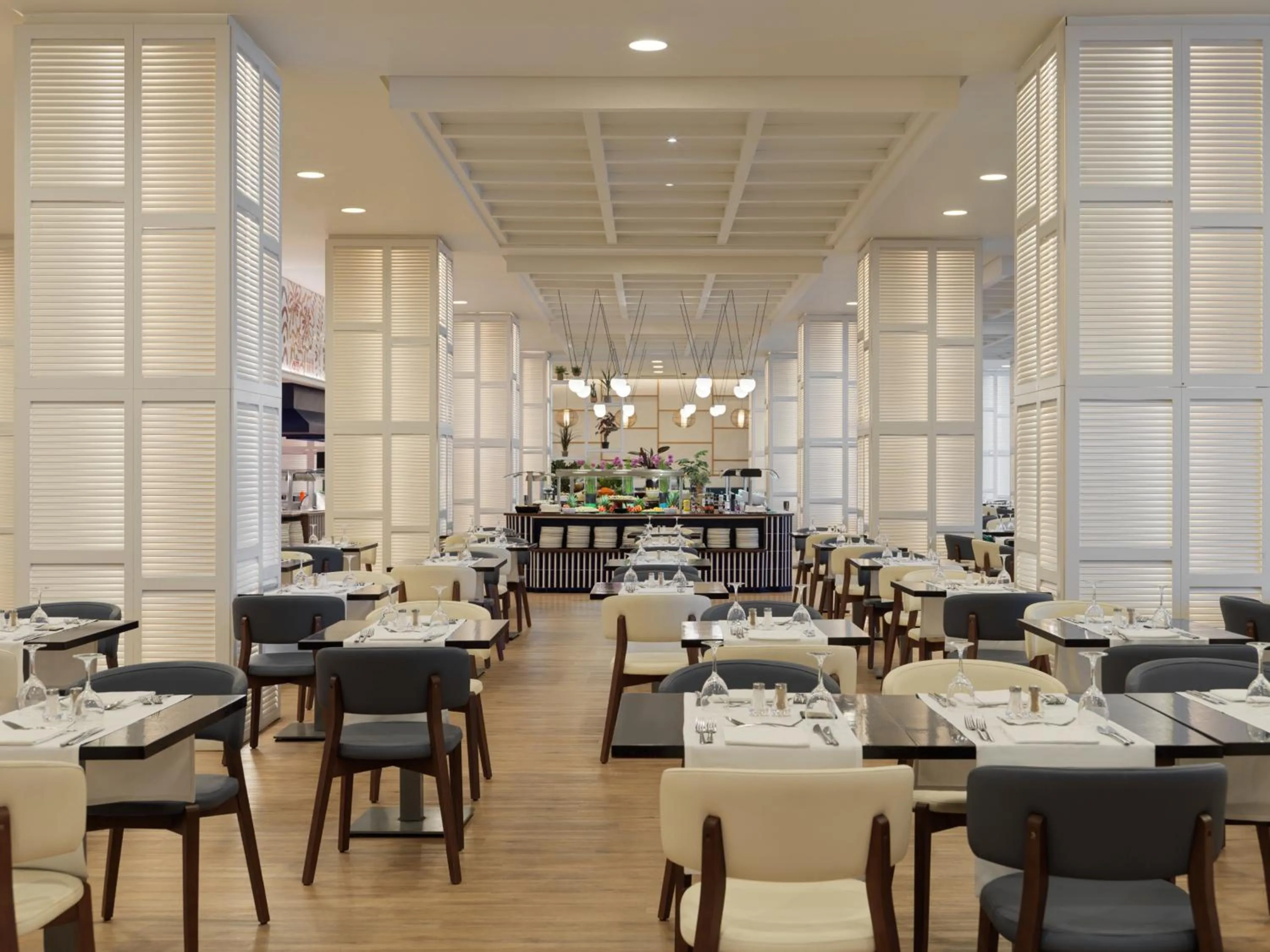 Restaurant/places to eat in H10 Estepona Palace