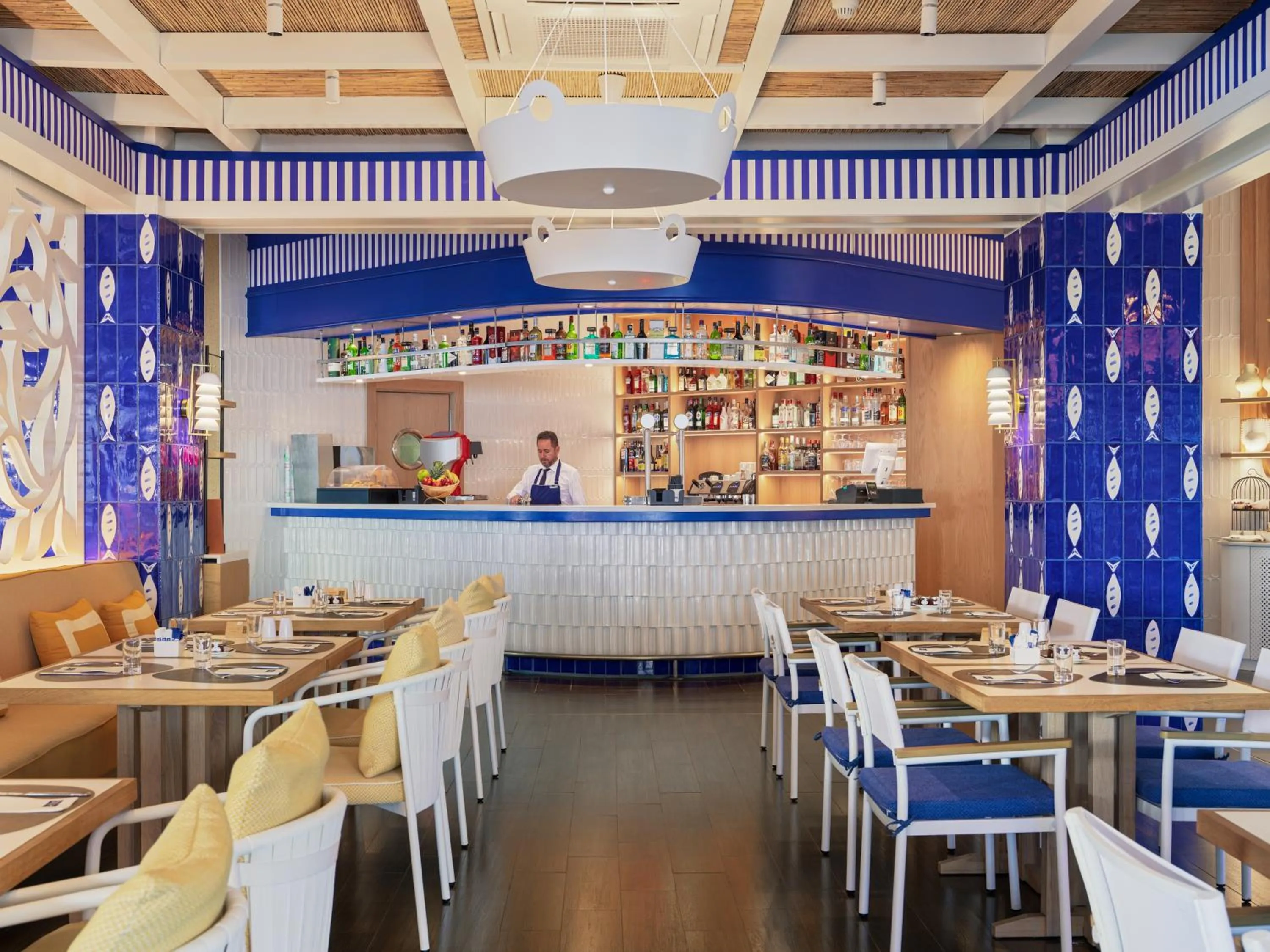 Restaurant/places to eat in H10 Estepona Palace