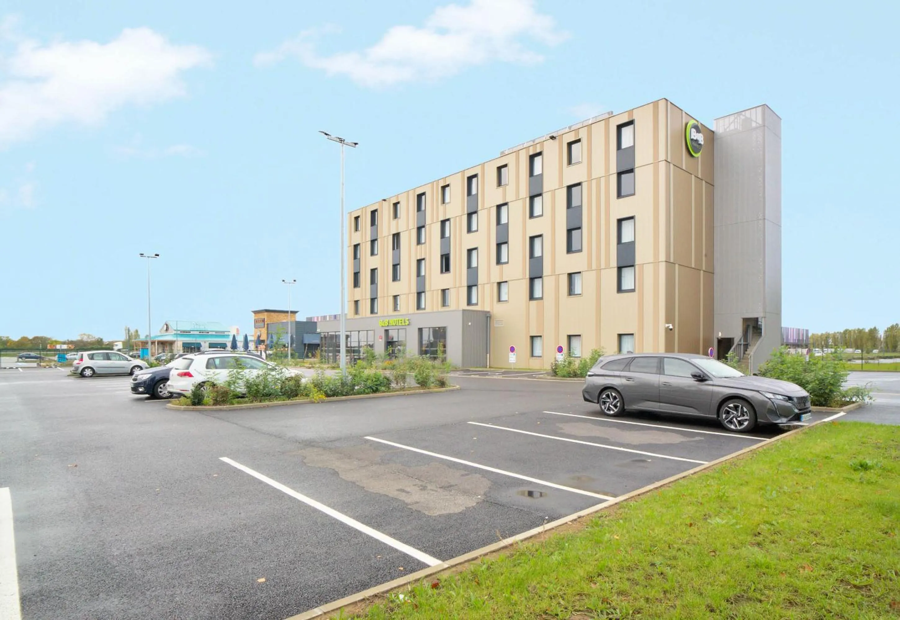 Property building in B&B HOTEL Dreux Nord