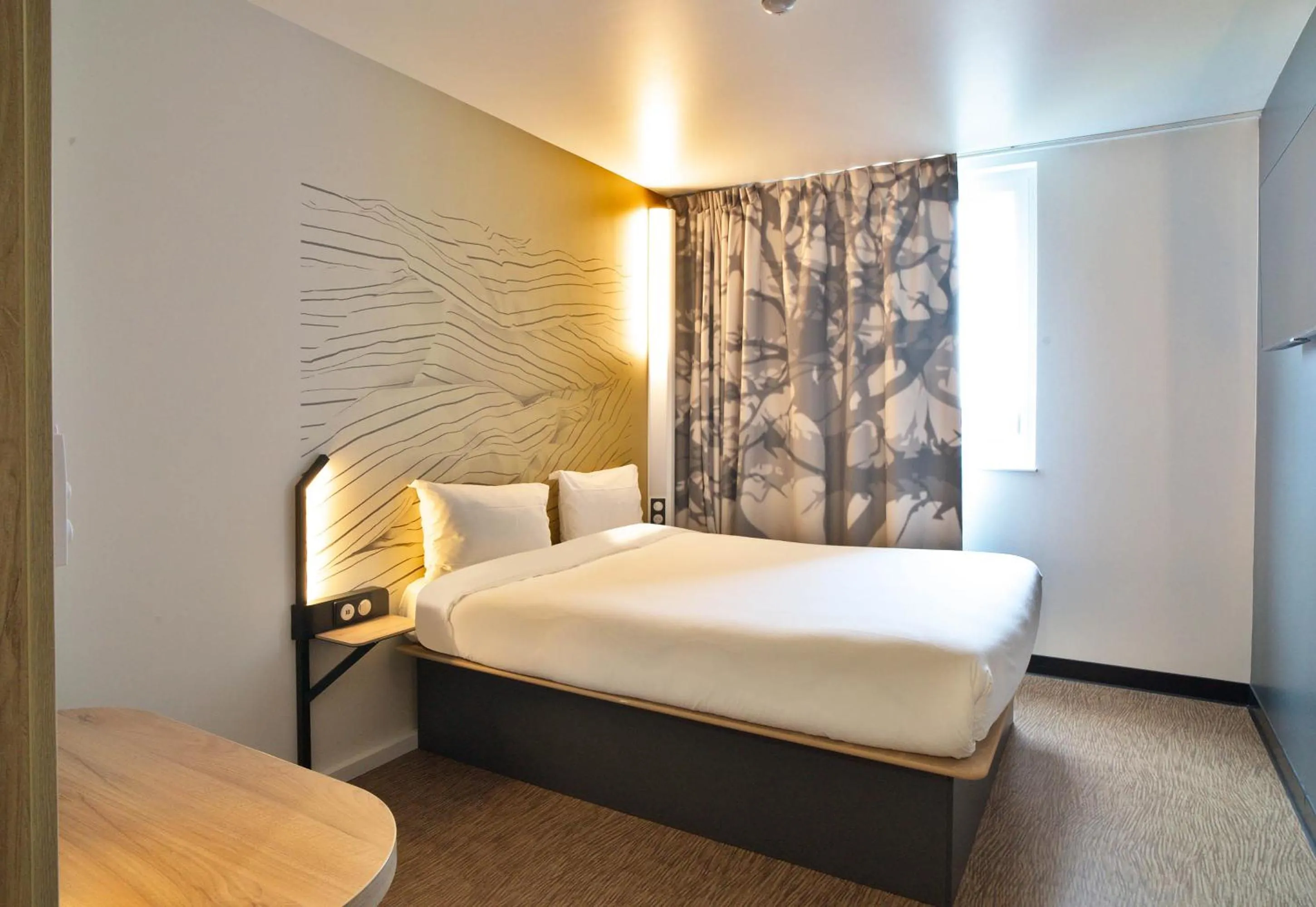 Bedroom, Bed in B&B HOTEL Dreux Nord