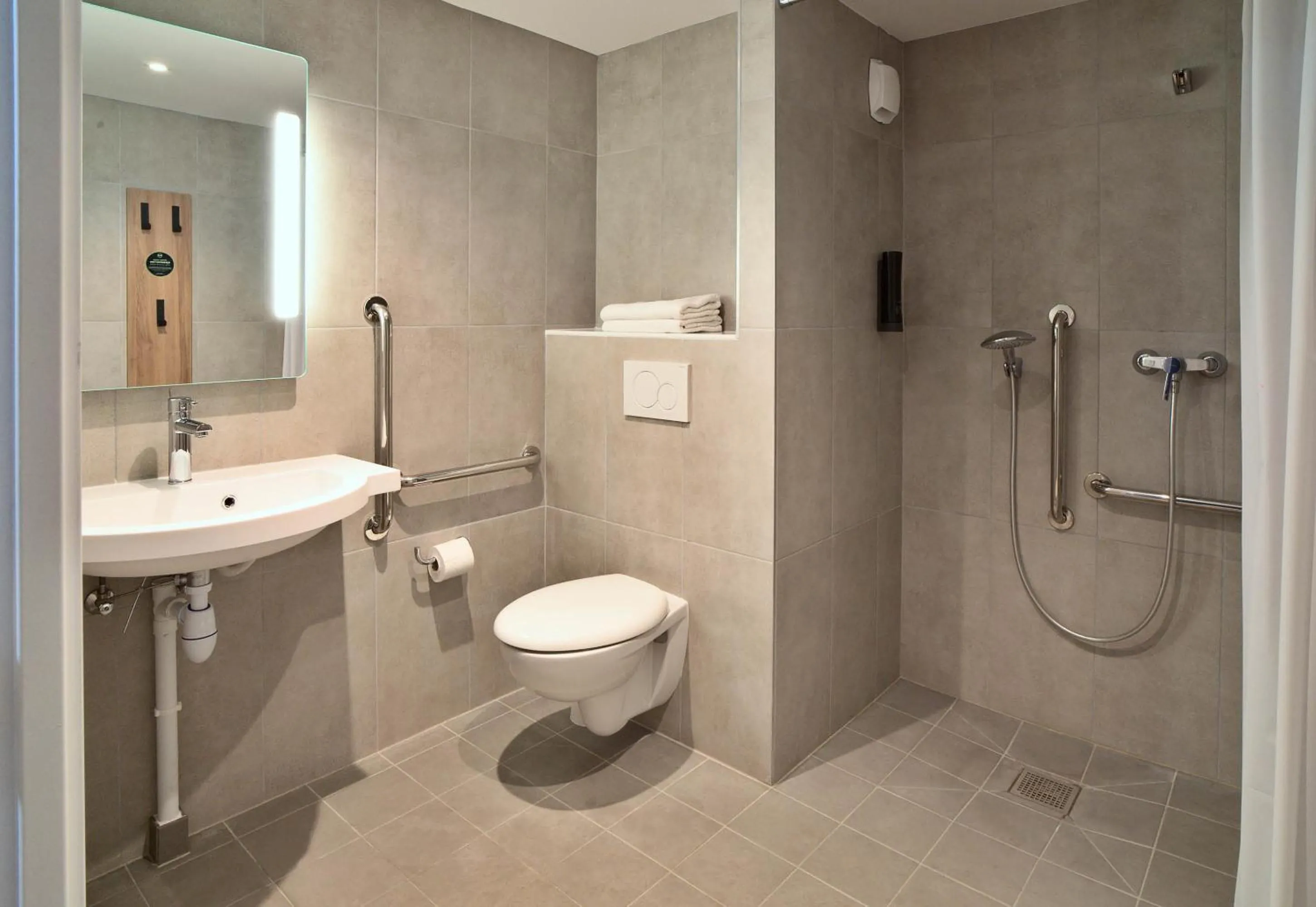 Bathroom in B&B HOTEL Dreux Nord