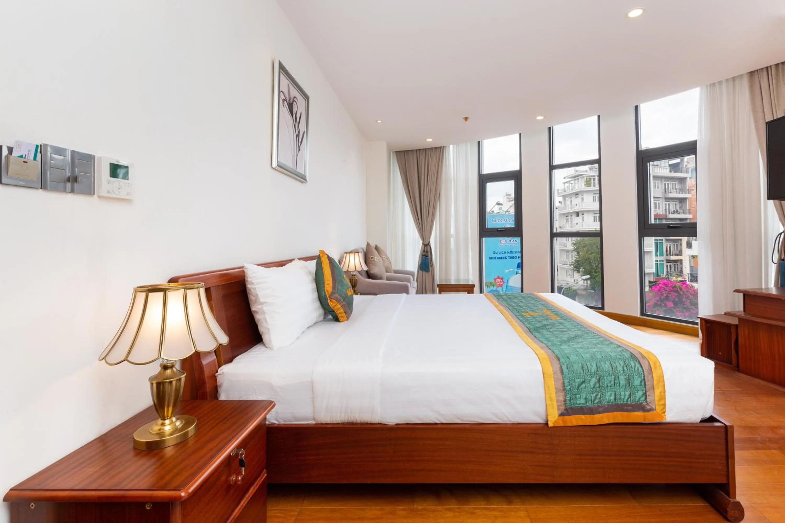 Photo of the whole room, Bed in Silk Hong Ha airport hotel