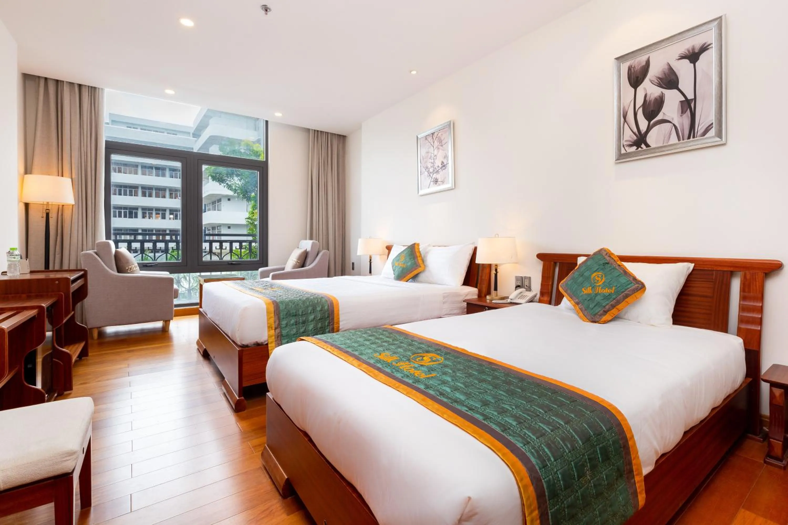 Photo of the whole room, Bed in Silk Hong Ha airport hotel