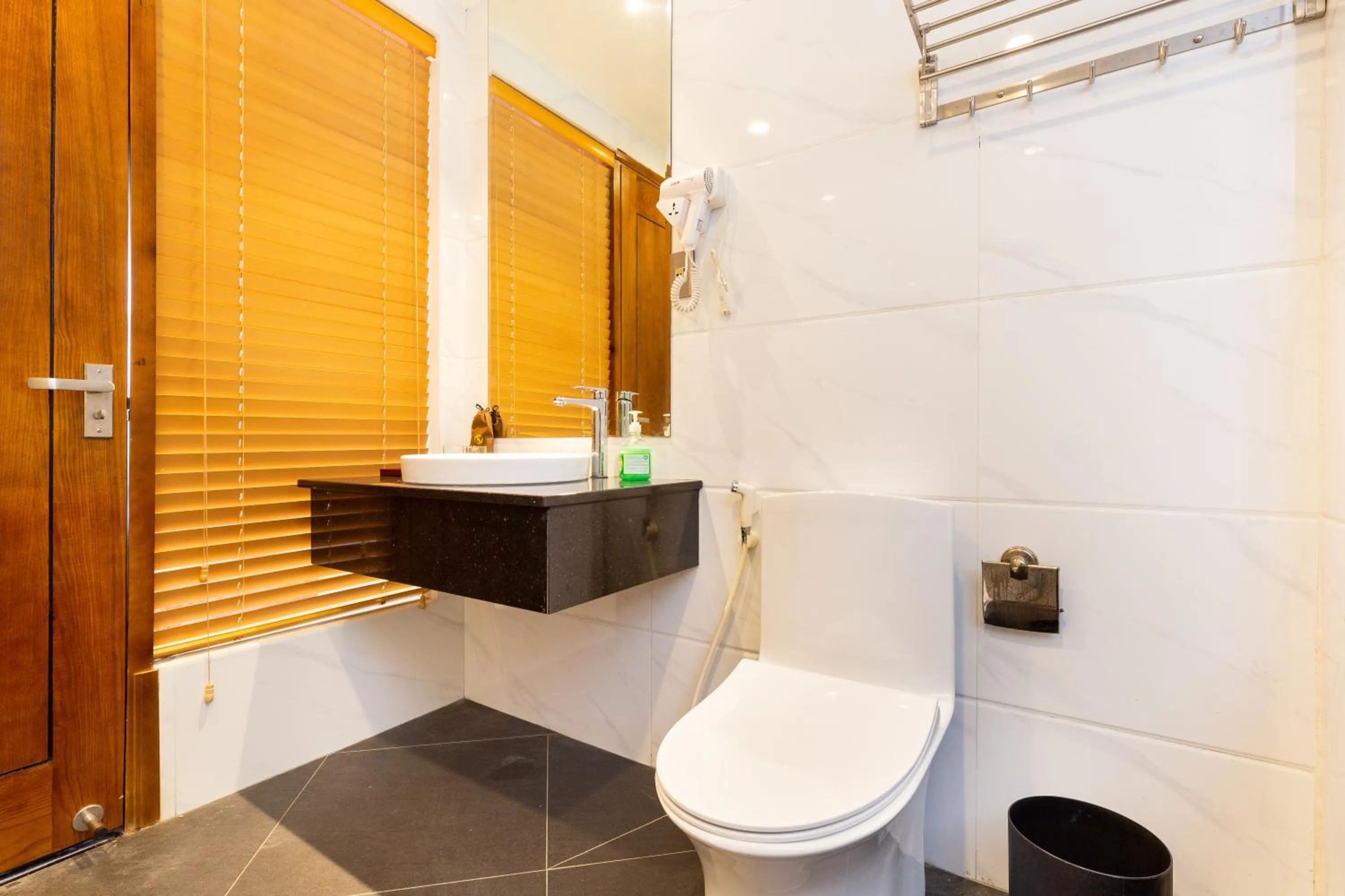 Bathroom in Silk Hong Ha airport hotel