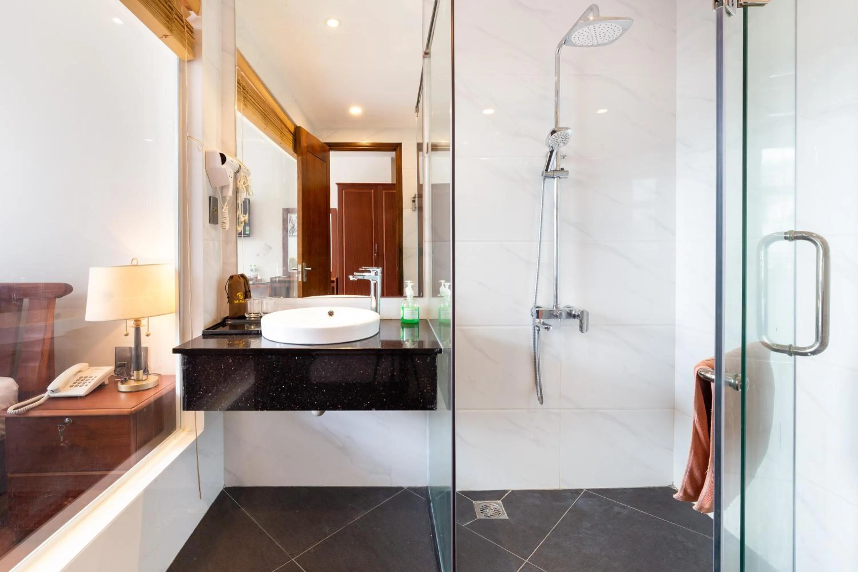 Bathroom in Silk Hong Ha airport hotel