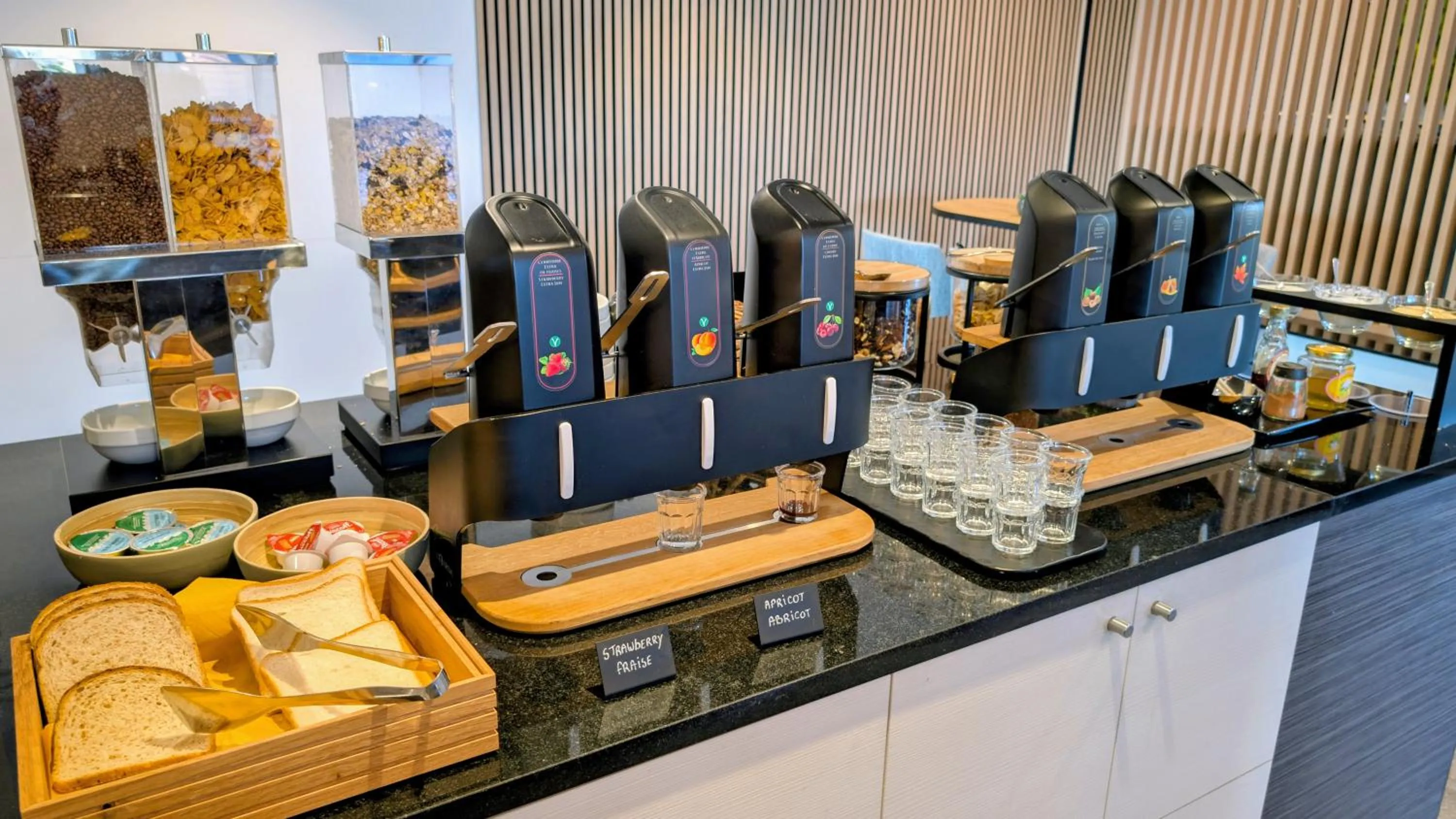 Restaurant/places to eat in Orange Hotel La Louvière