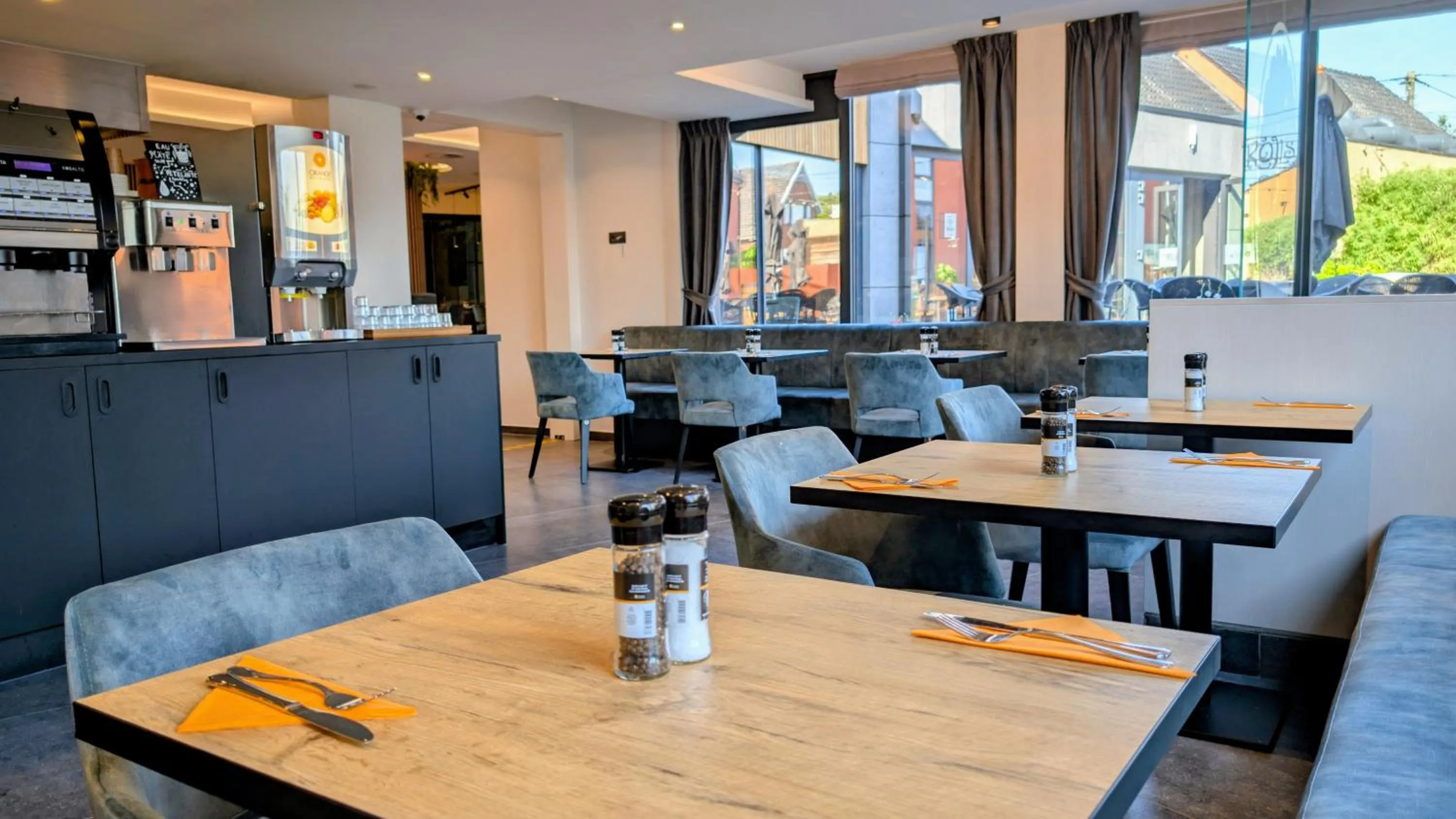 Restaurant/places to eat in Orange Hotel La Louvière