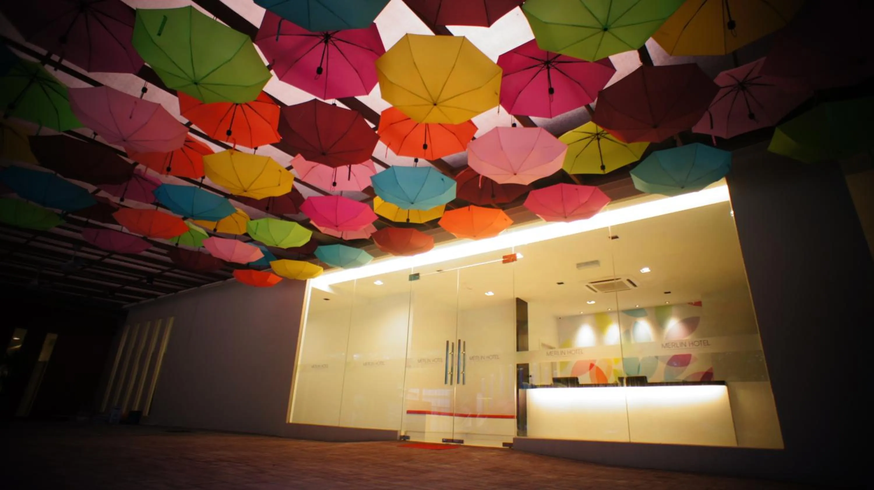 Facade/entrance in Merlin Hotel