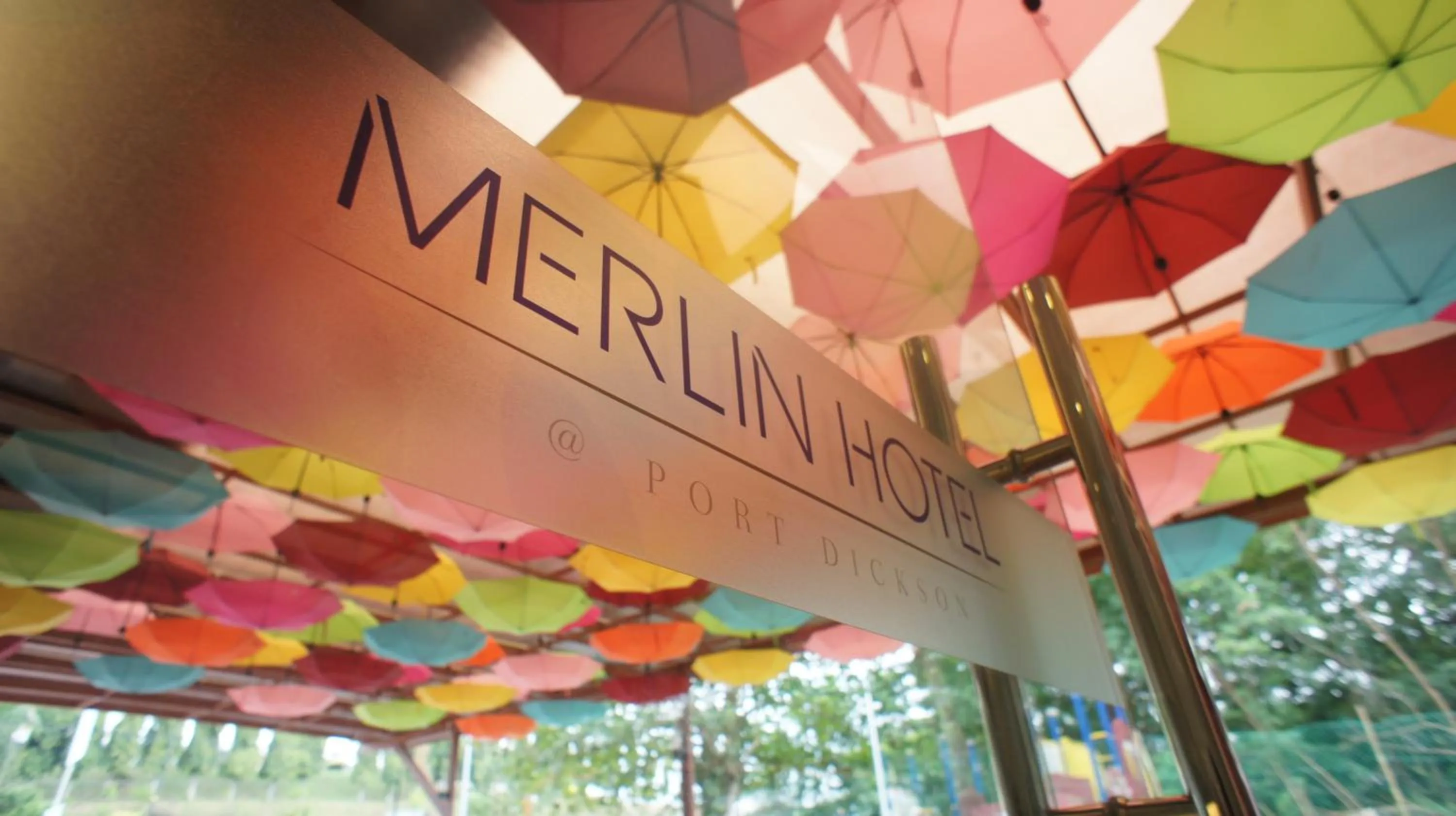 Facade/entrance in Merlin Hotel