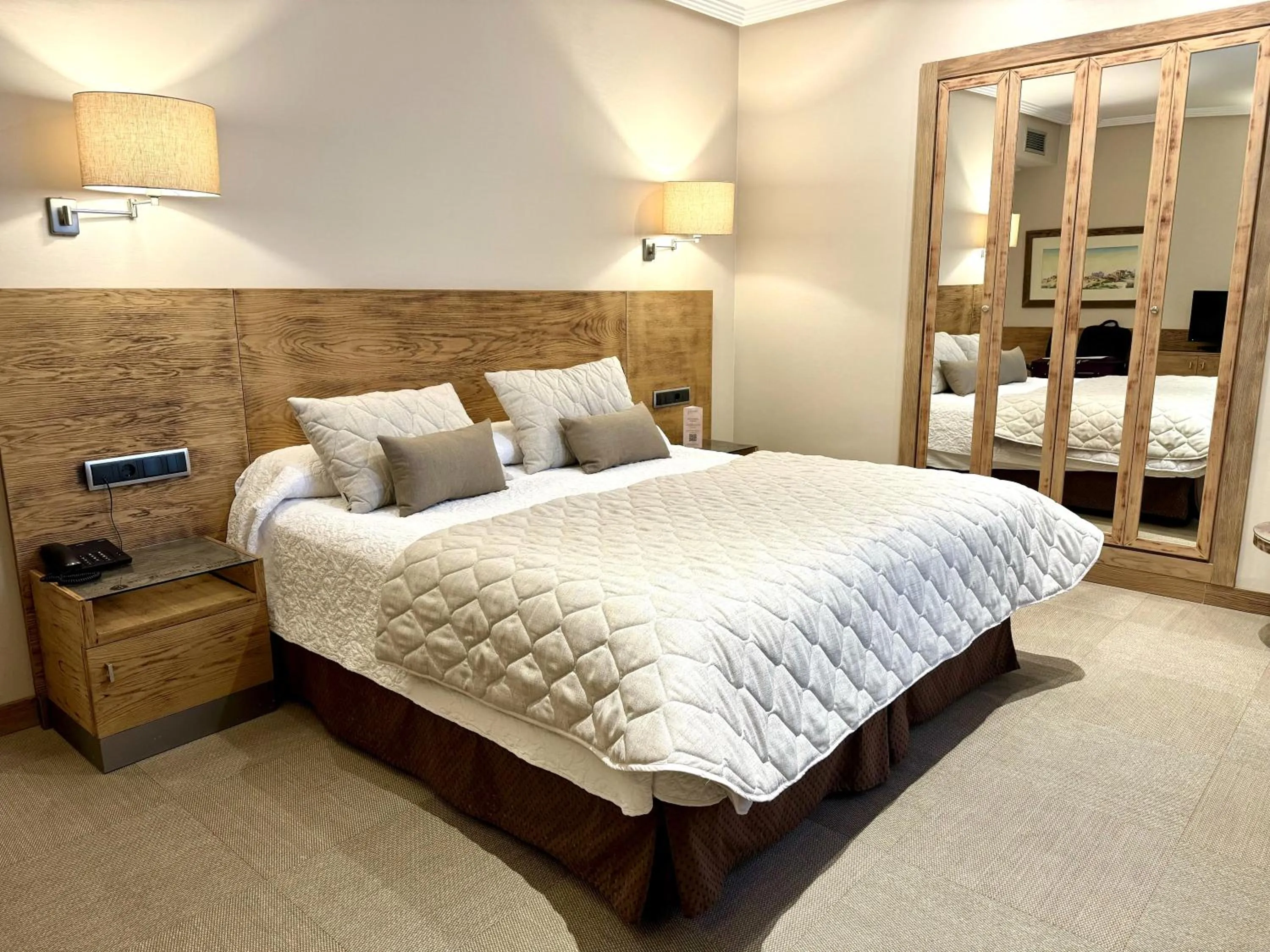 Bed in Hotel San Juan de los Reyes