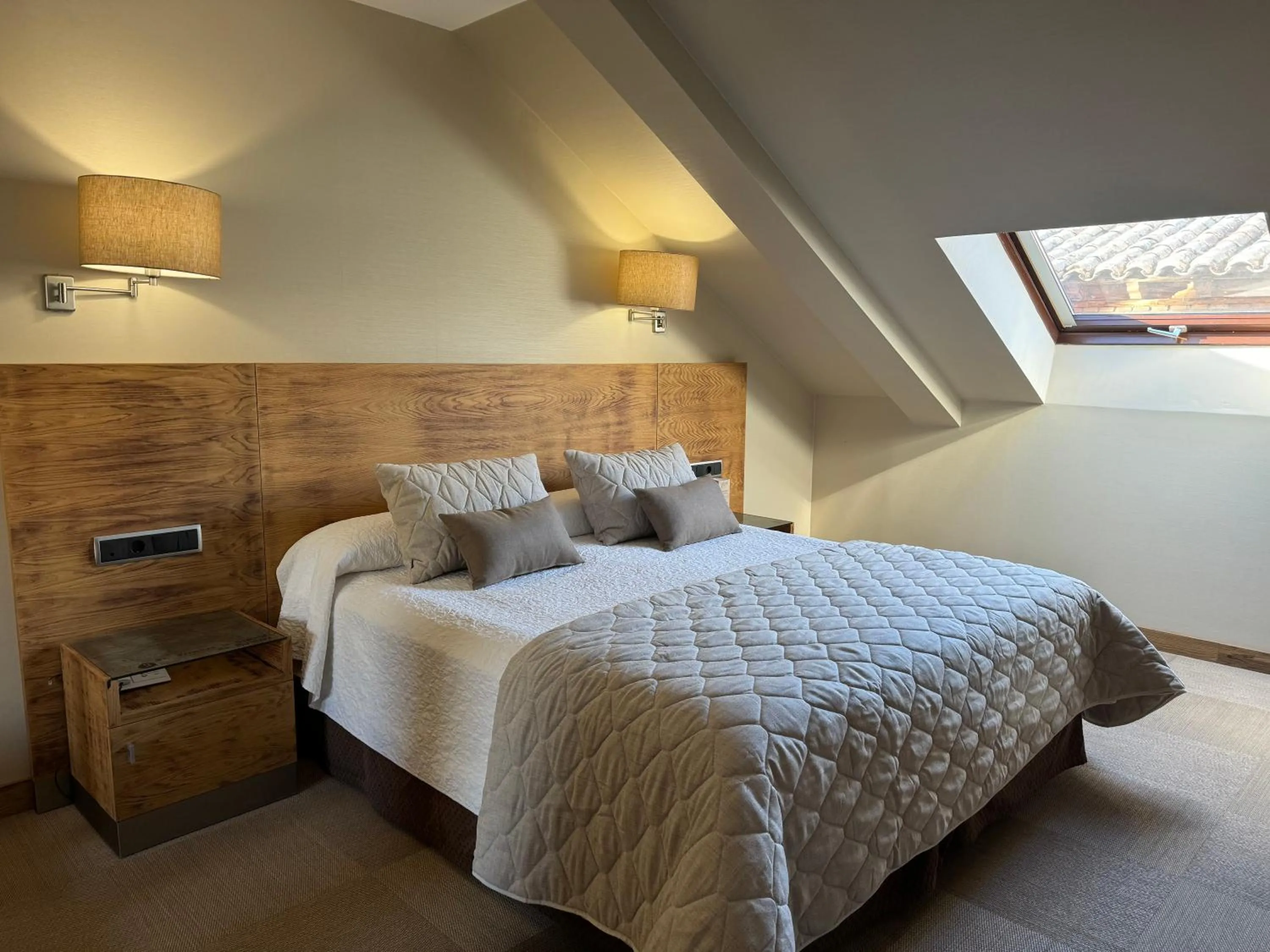 Bed in Hotel San Juan de los Reyes