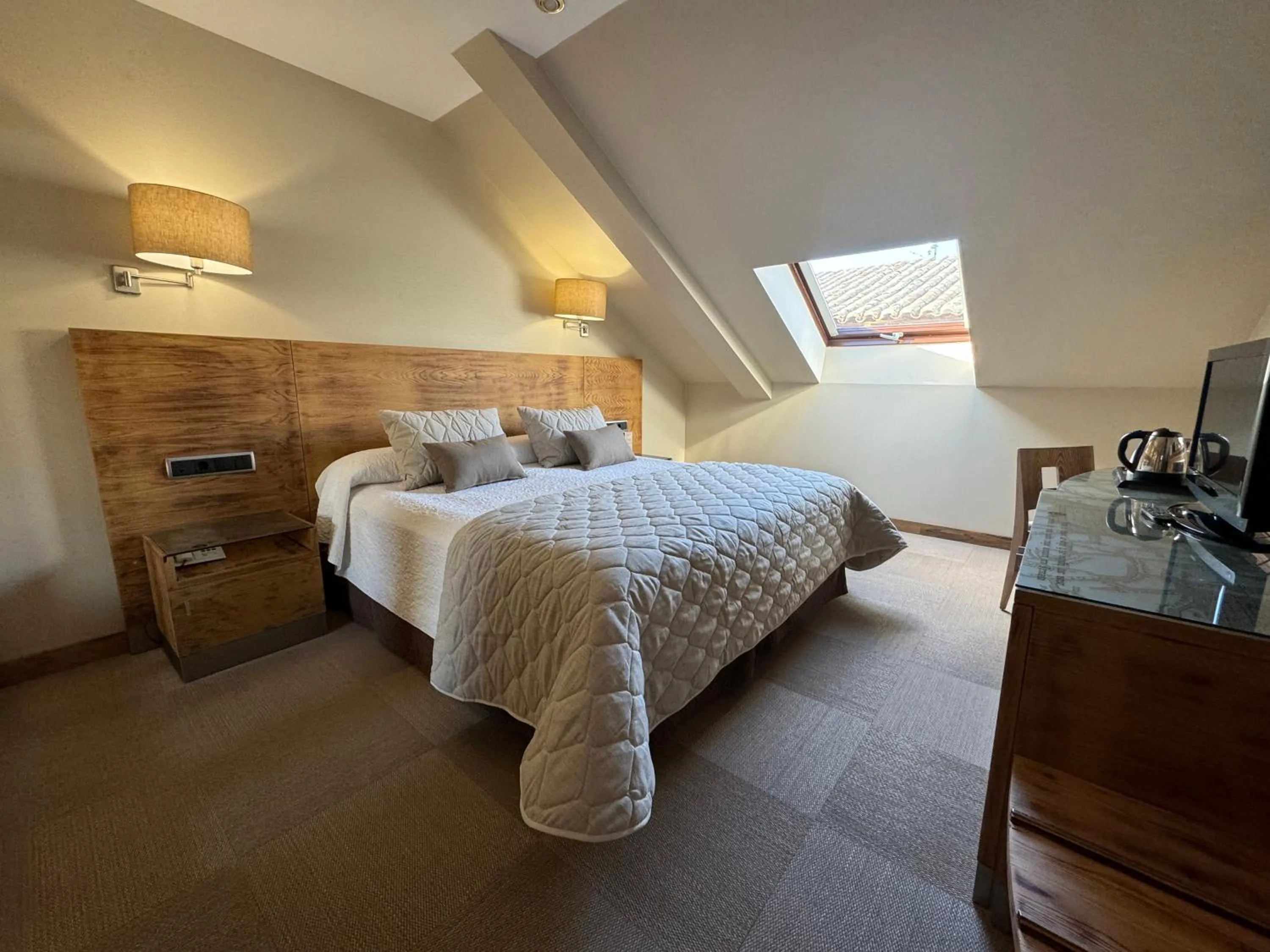 Photo of the whole room, Bed in Hotel San Juan de los Reyes