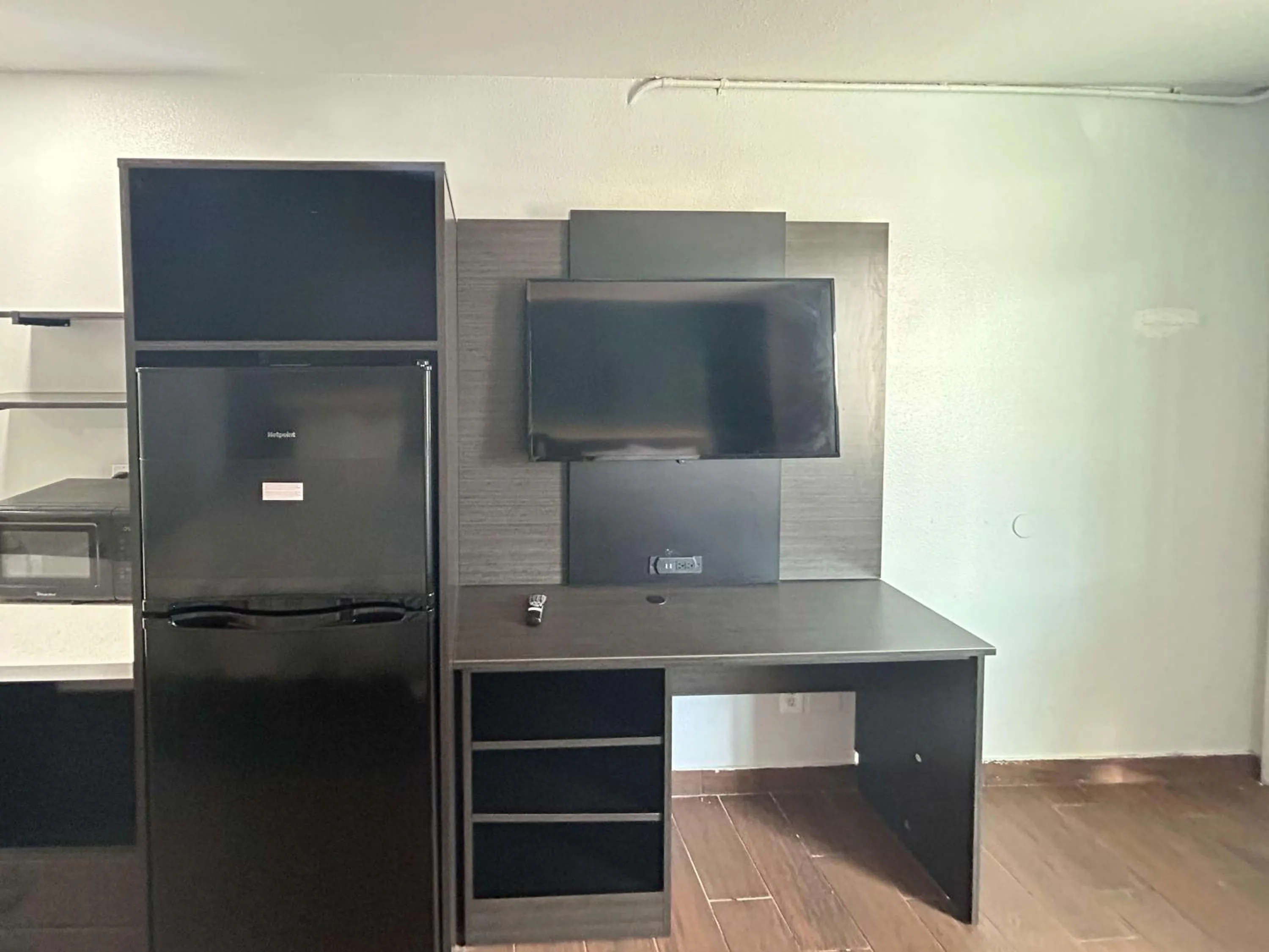 Photo of the whole room in Studio 6 Hemet, CA