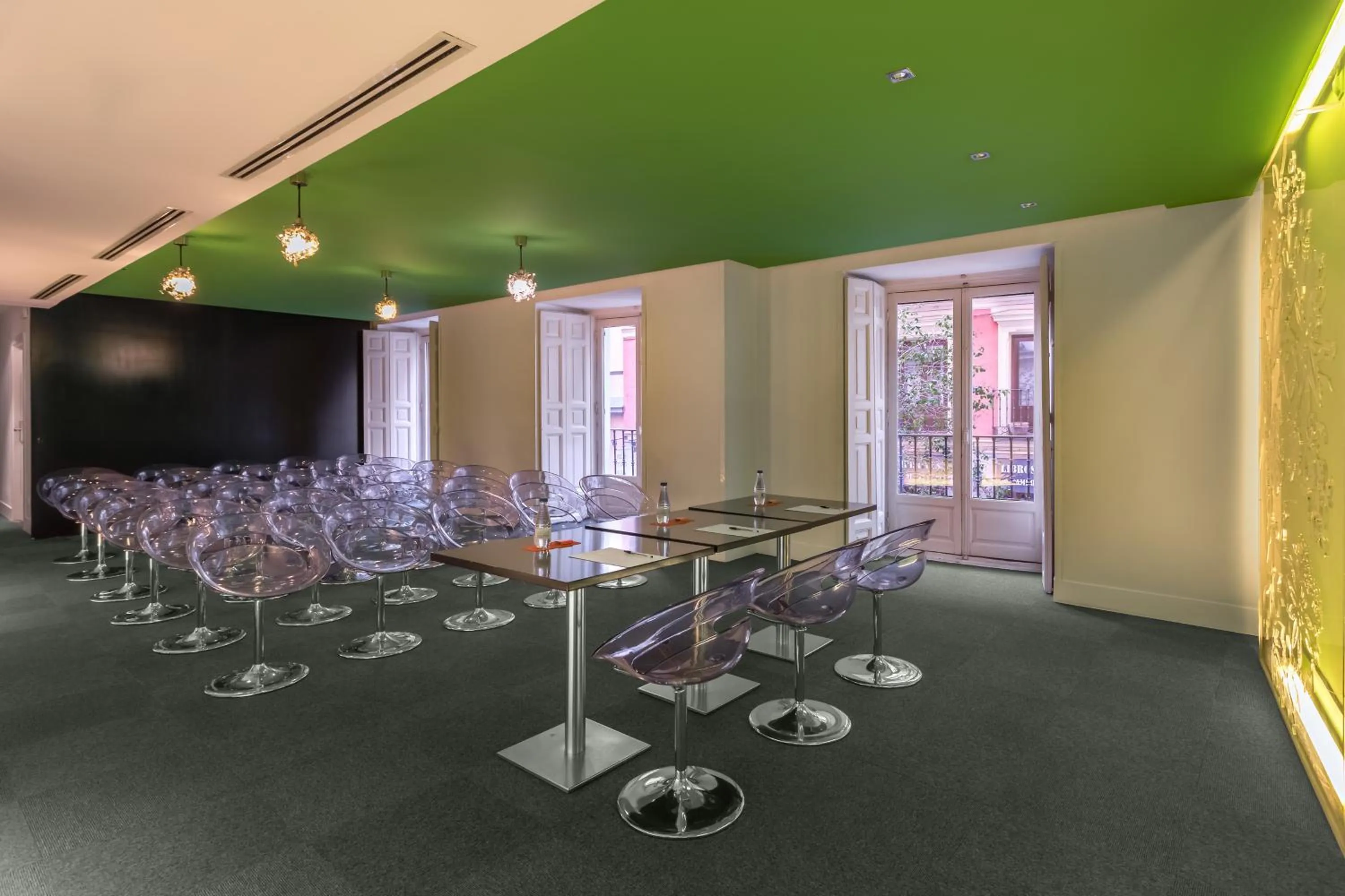 Business facilities in Room Mate Mario, Madrid