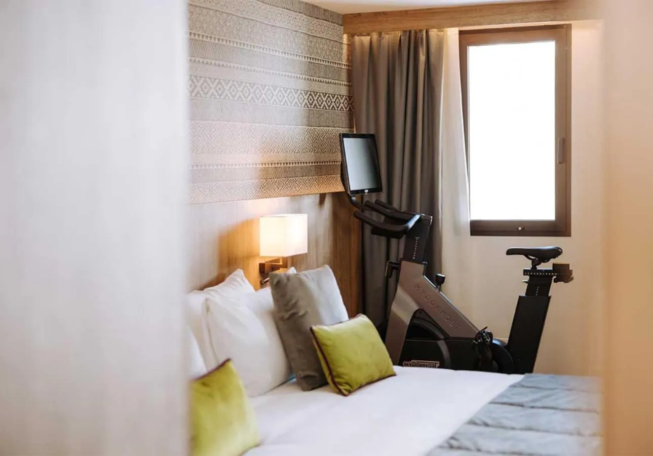 Bedroom, Bed in Valtur Cervinia Cristallo Ski Resort