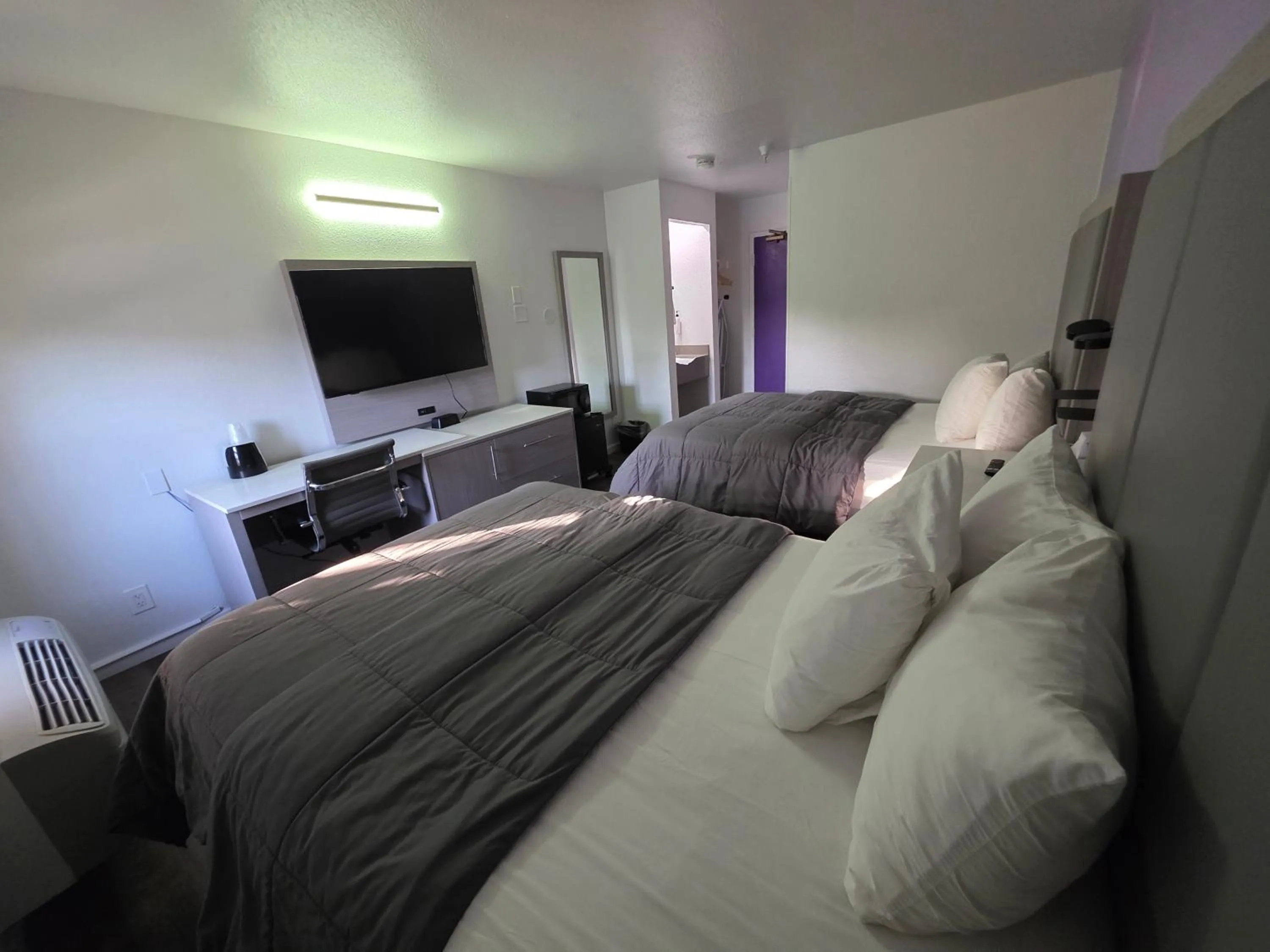 Bedroom, Bed in The Aqua Pacific Hotel