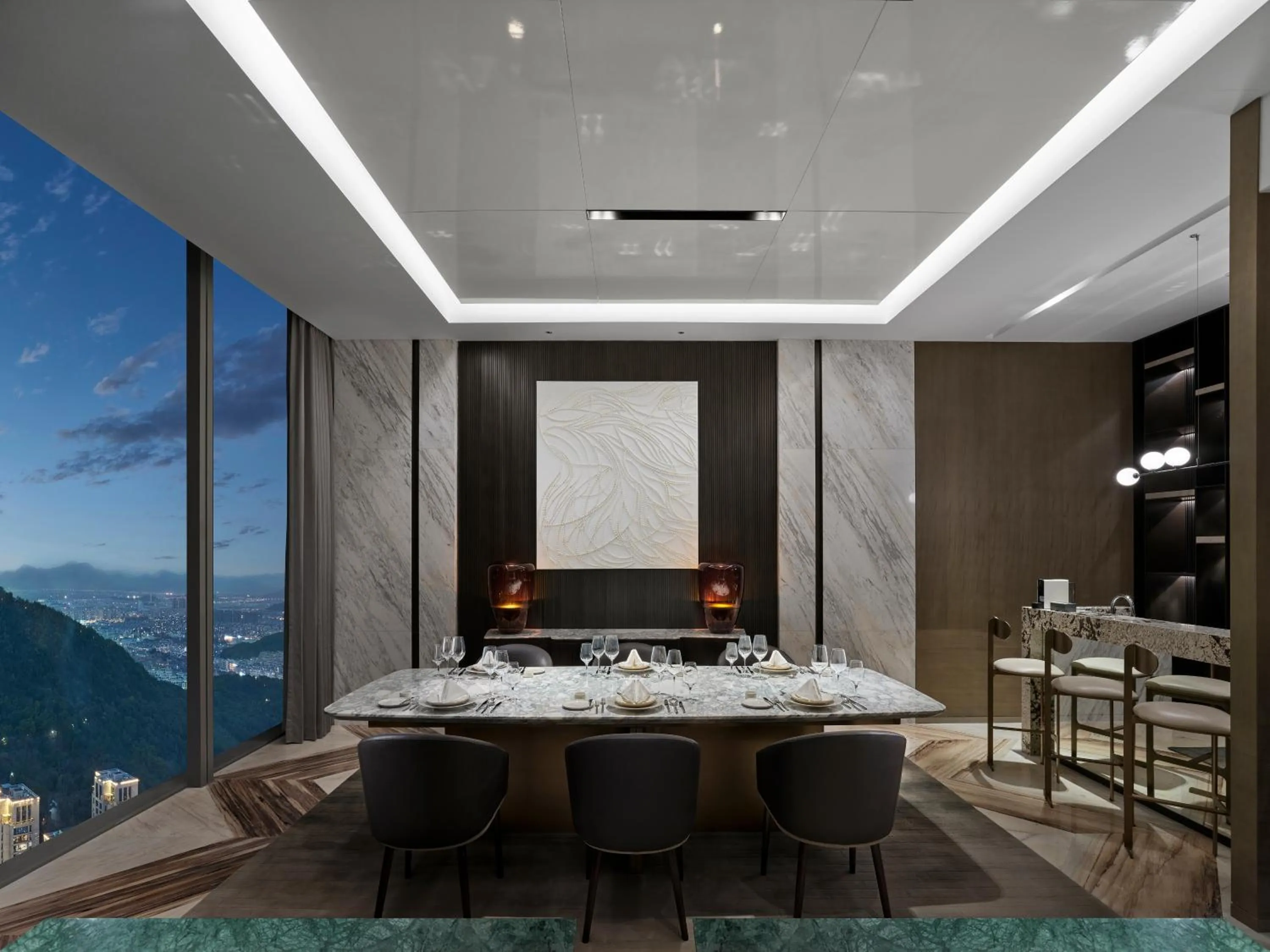 Dining area in Hilton Zhuji