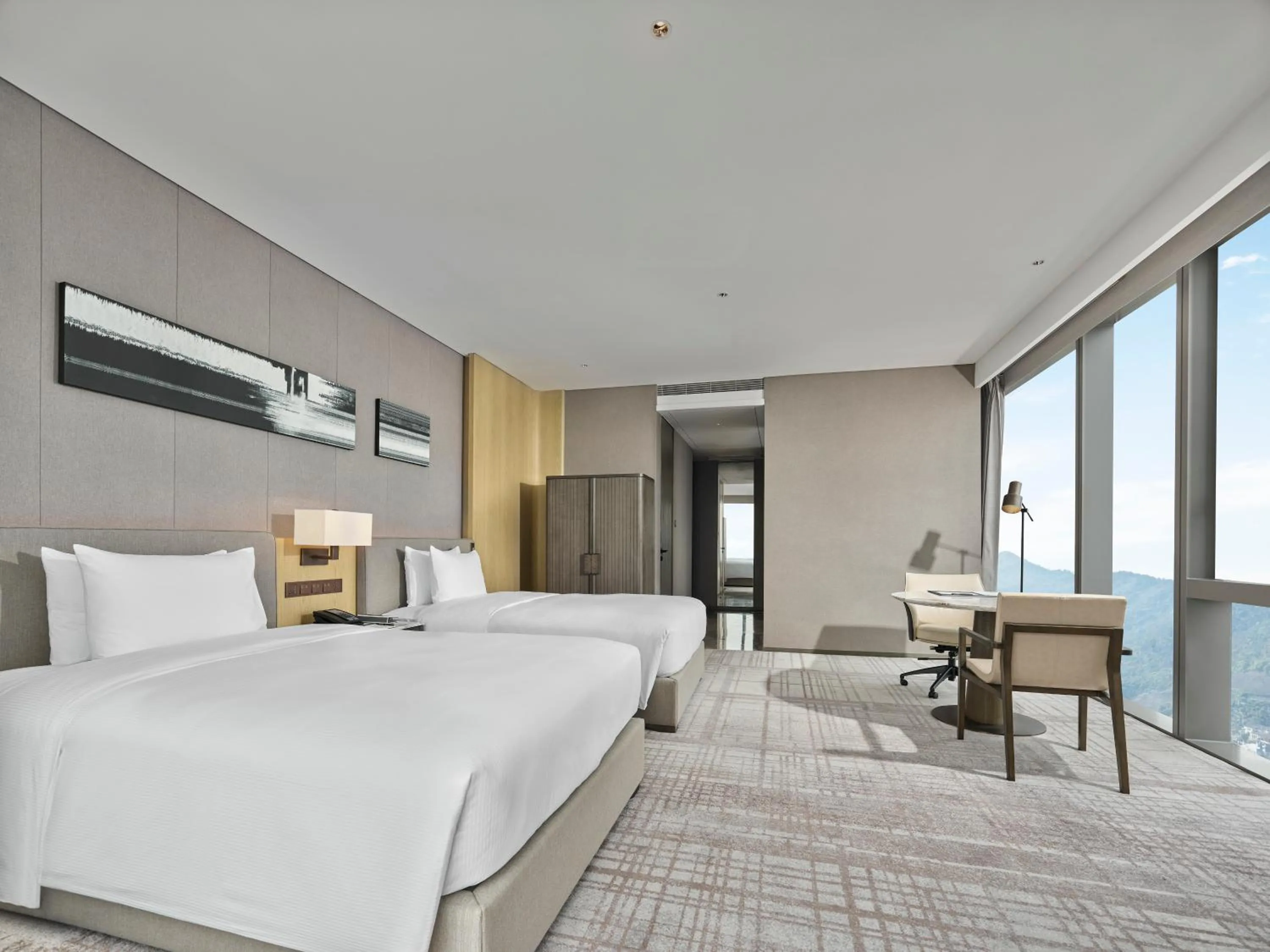 Photo of the whole room, Bed in Hilton Zhuji