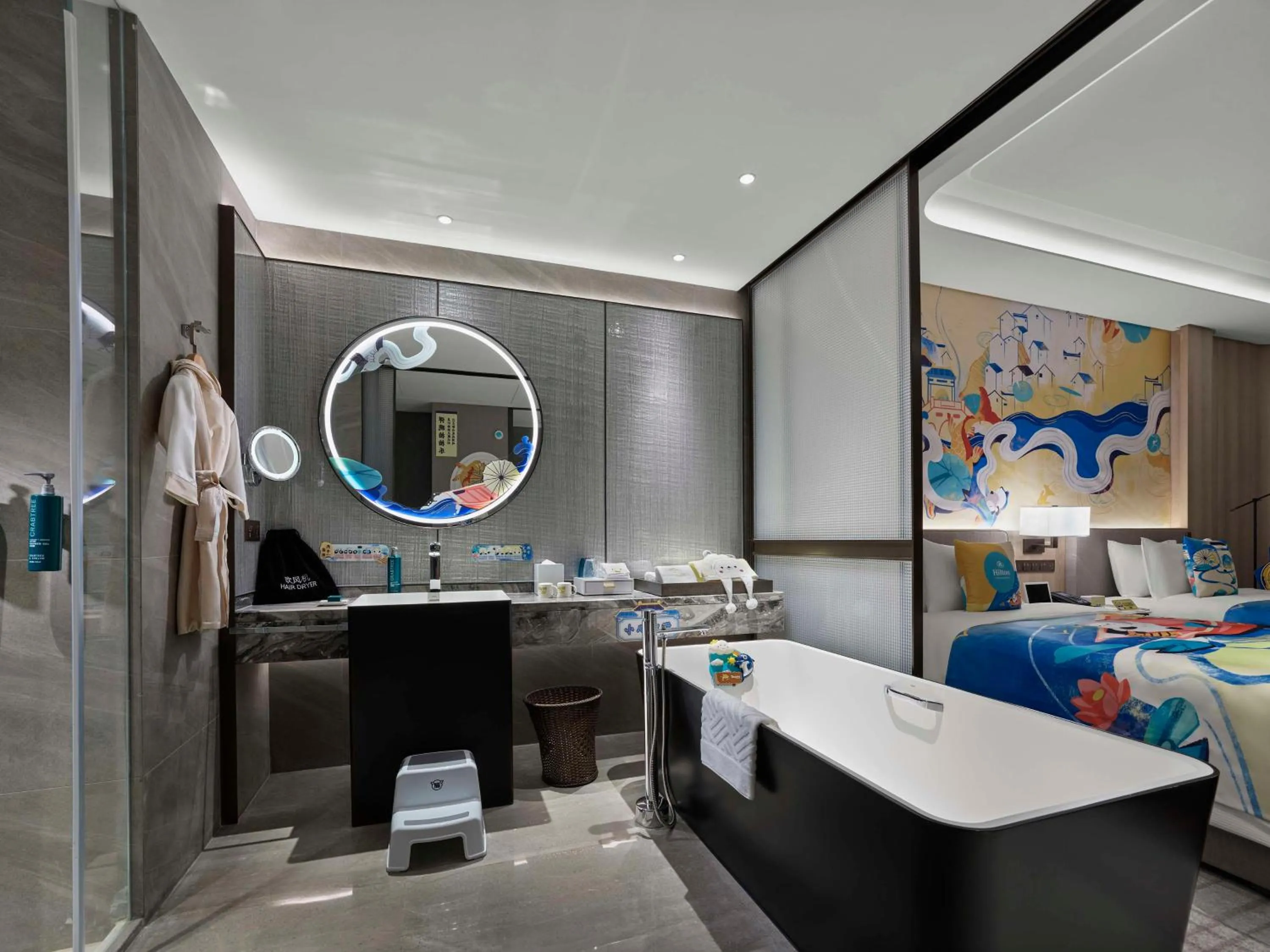 Bathroom, Bed in Hilton Zhuji