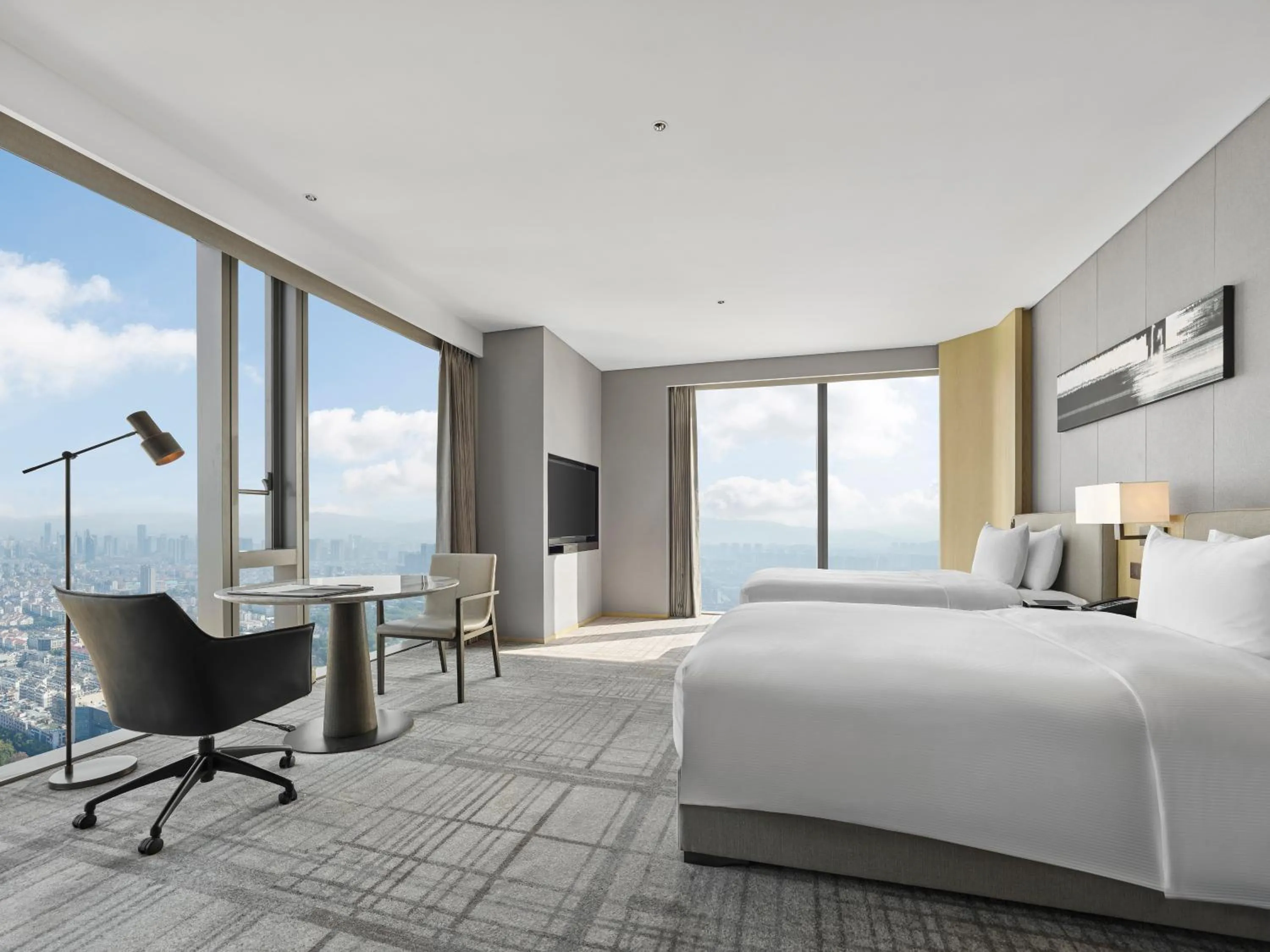 Photo of the whole room, Bed in Hilton Zhuji