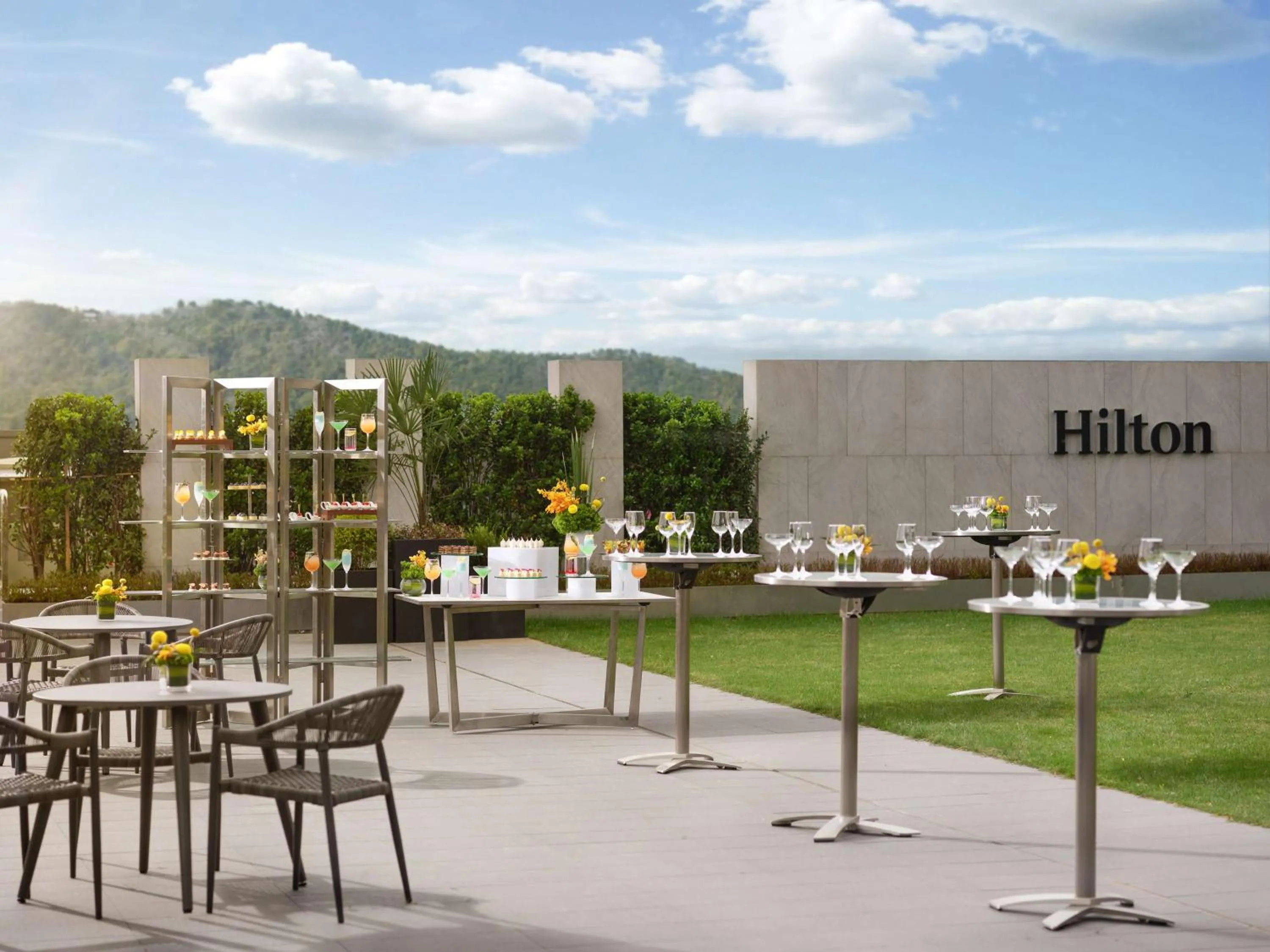 Lounge or bar in Hilton Zhuji