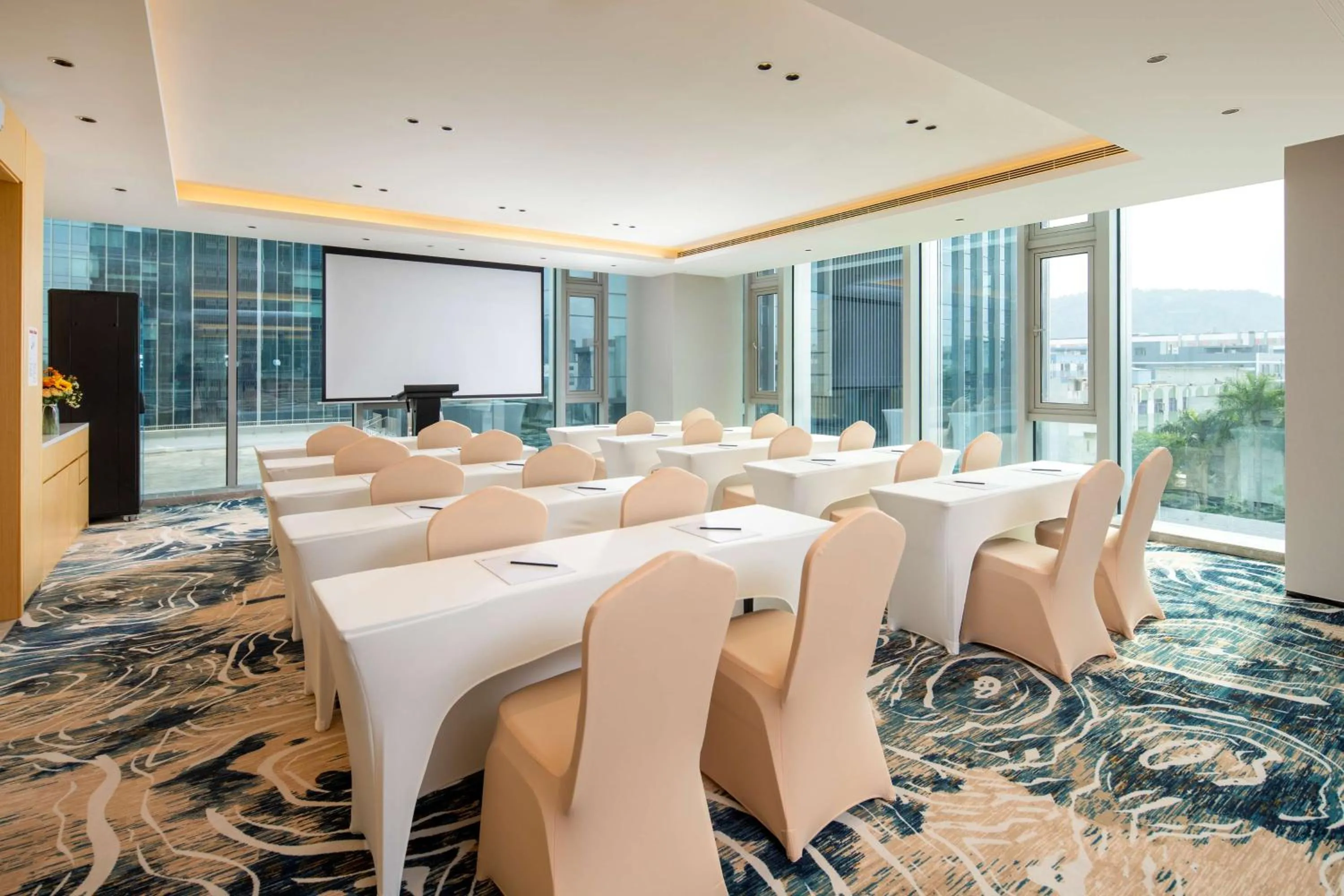 Meeting/conference room in Hilton Garden Inn Shenzhen Airport