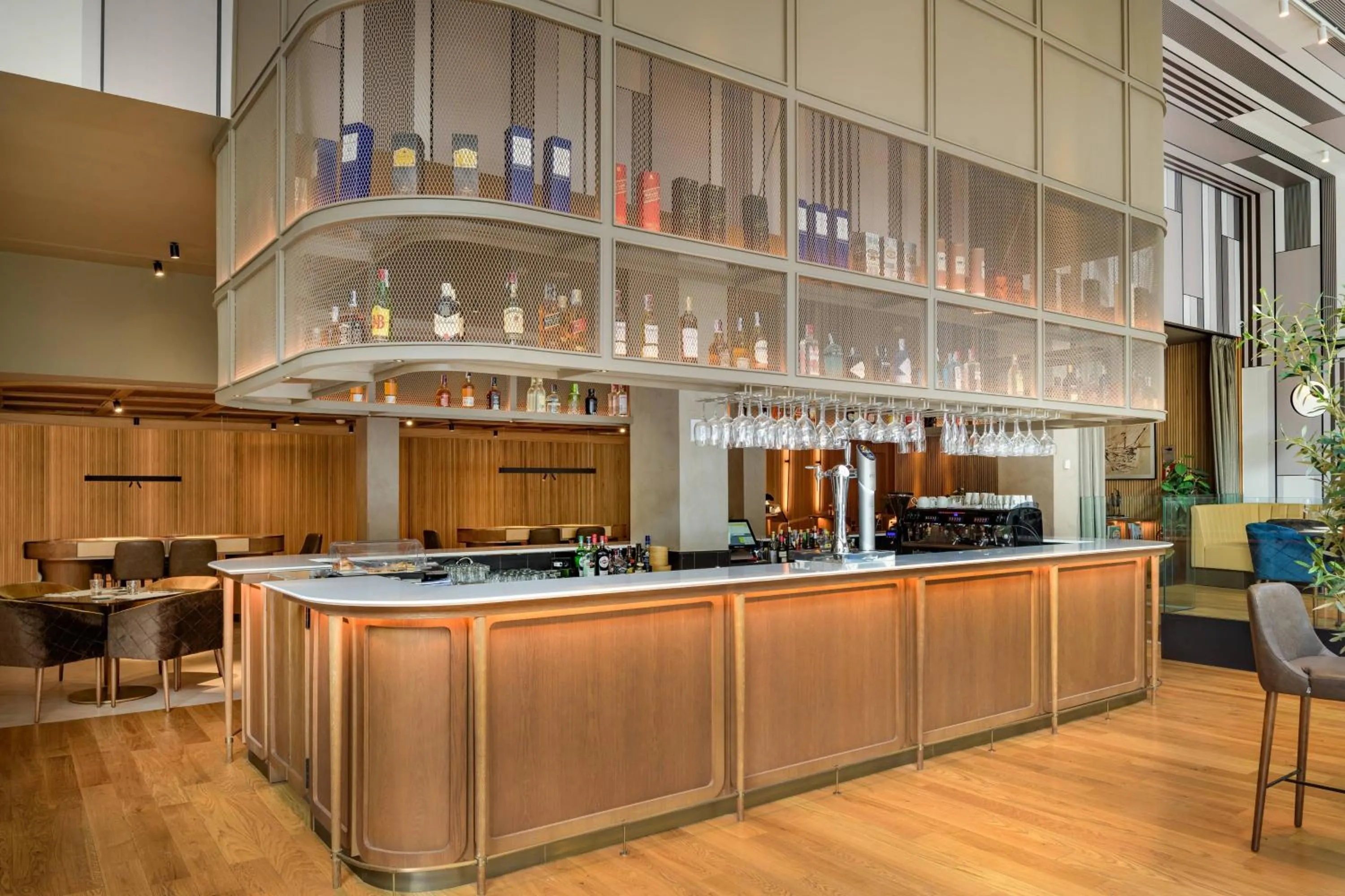 Lounge or bar in AC Hotel Avenida de América by Marriott