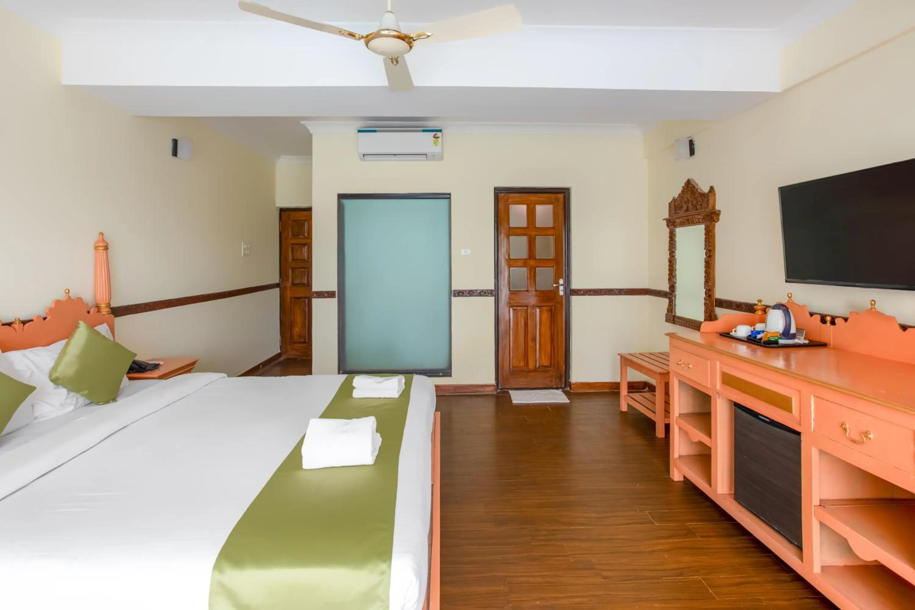 Bed in Stone Wood Riverfront Resort, Siolim