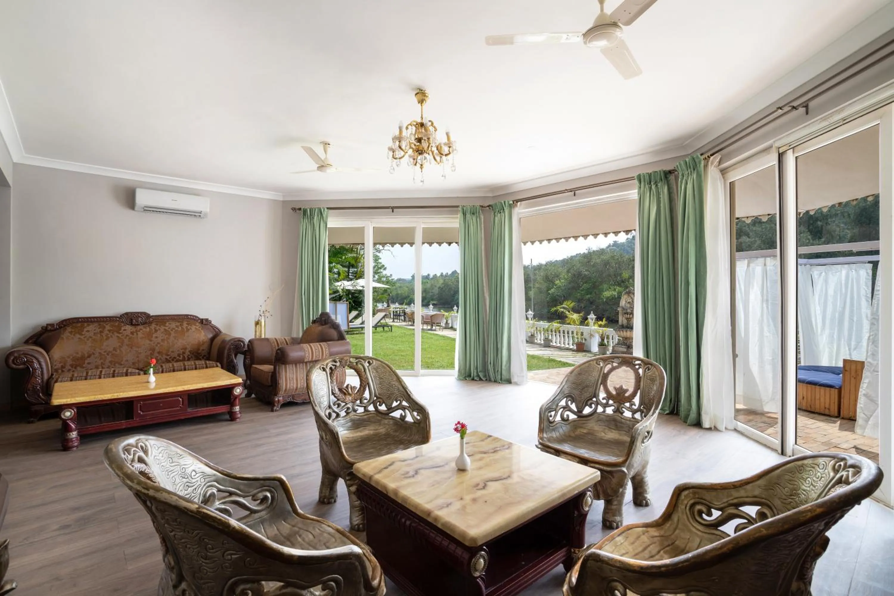 Living room in Stone Wood Riverfront Resort, Siolim