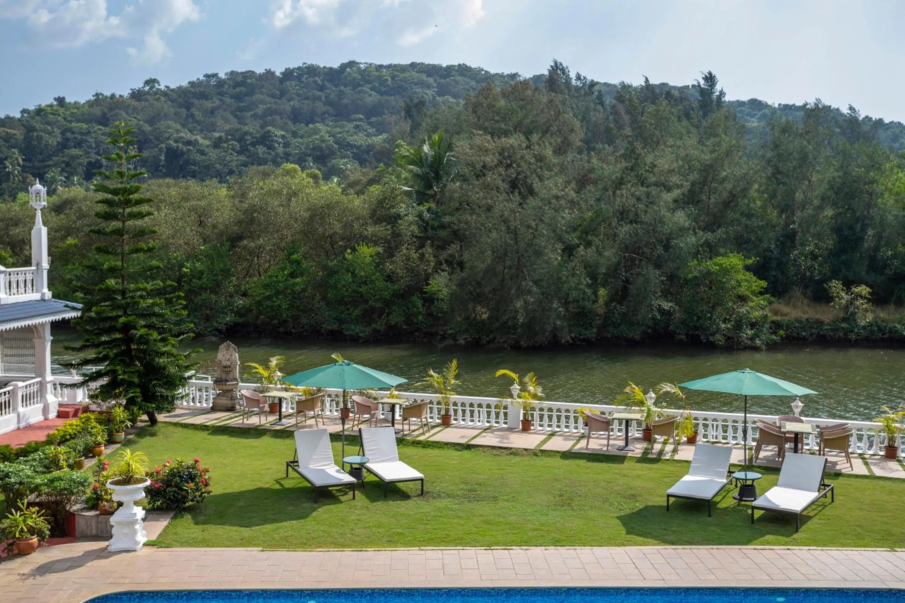 Garden in Stone Wood Riverfront Resort, Siolim