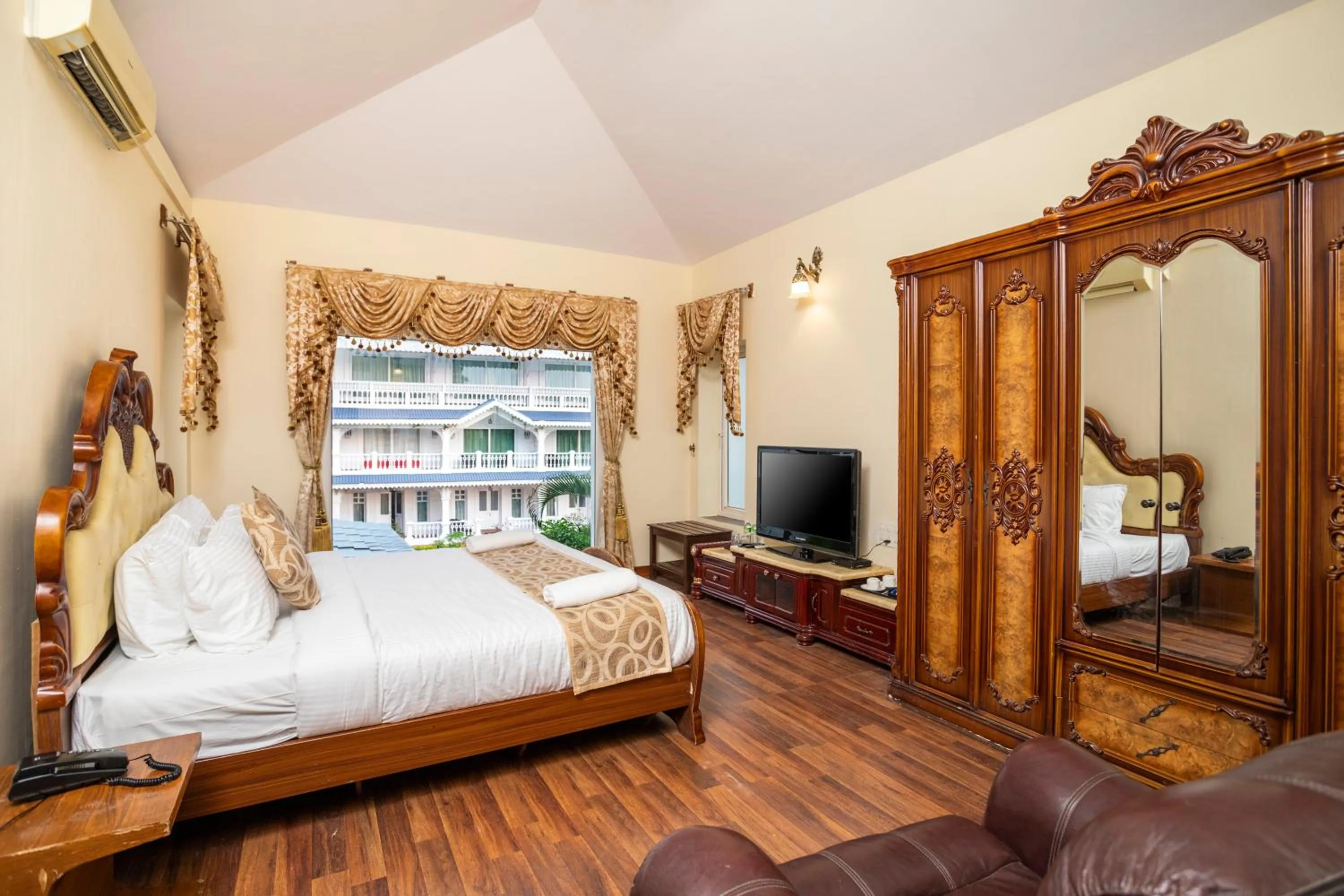 Bed in Stone Wood Riverfront Resort, Siolim