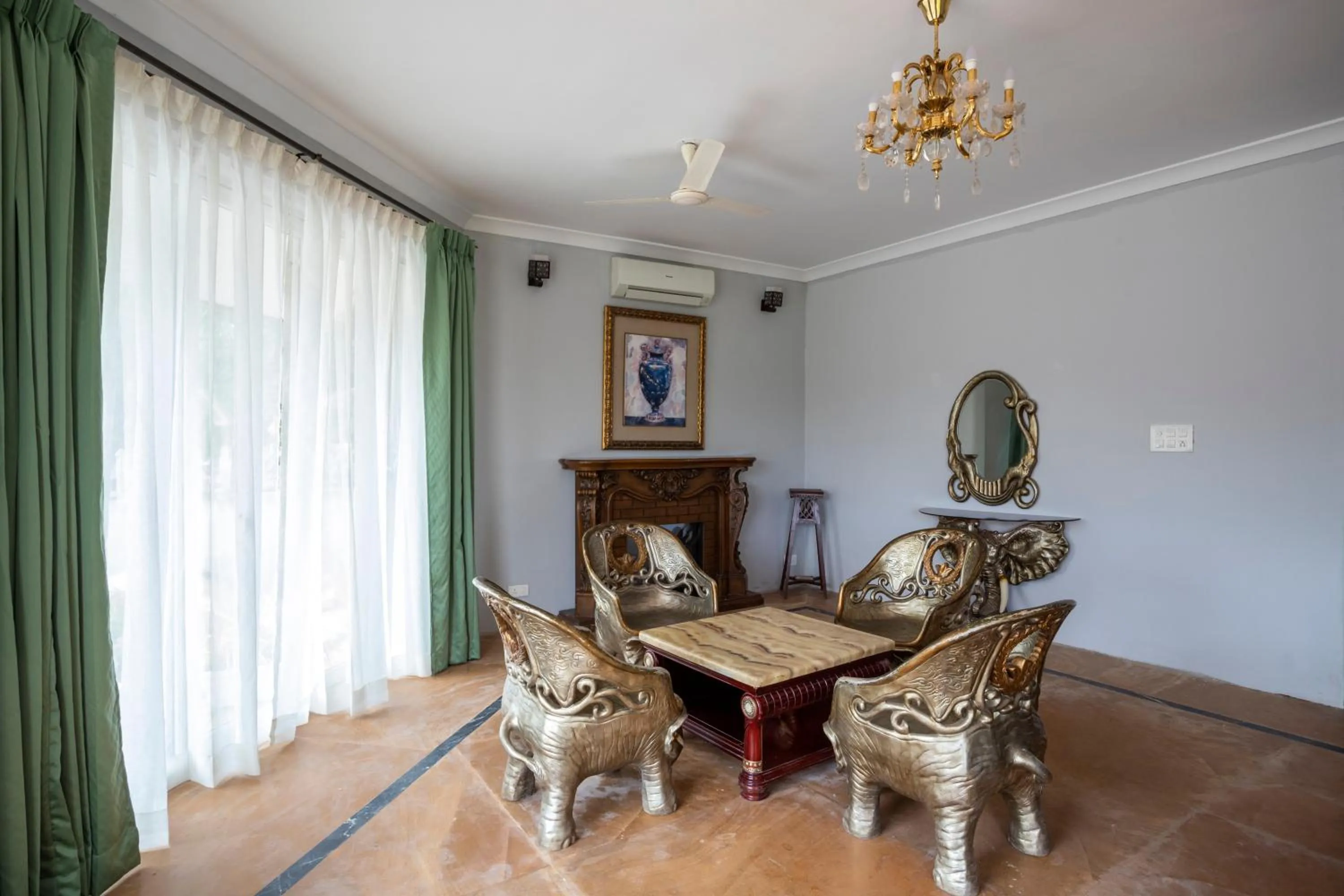 Seating area in Stone Wood Riverfront Resort, Siolim