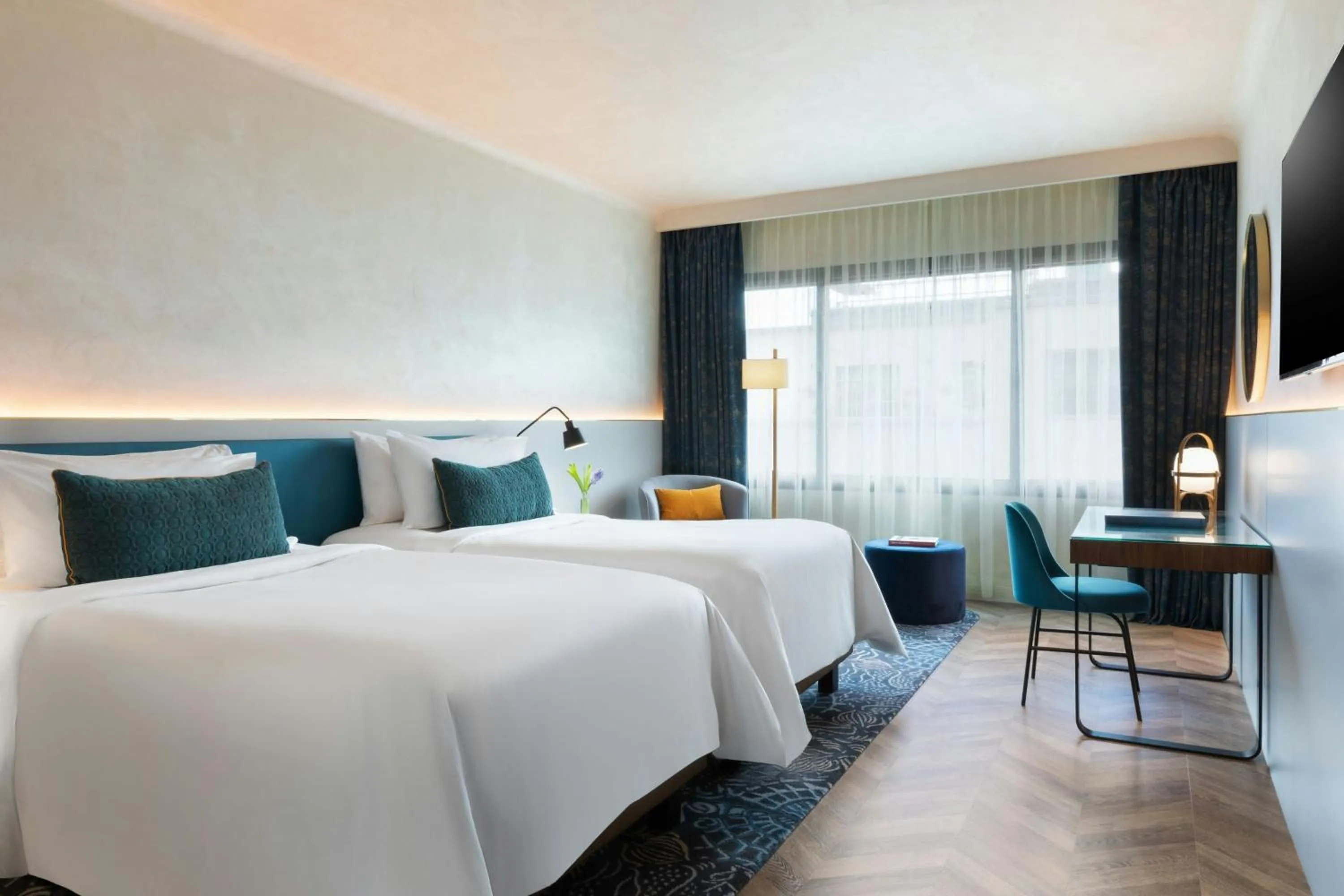 Photo of the whole room, Bed in Renaissance Barcelona Hotel