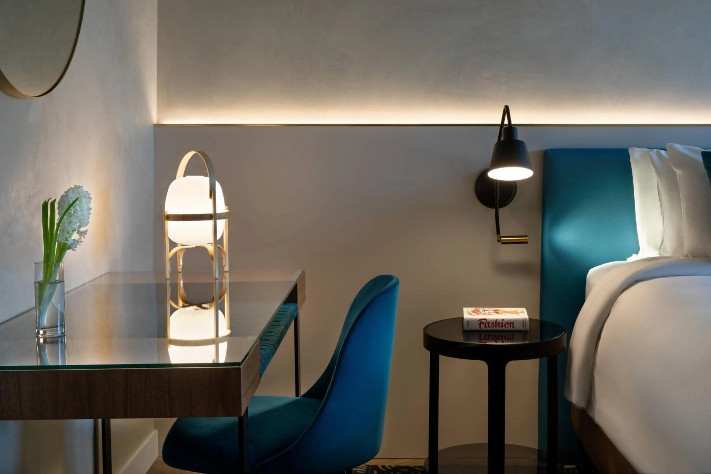 Photo of the whole room, Bed in Renaissance Barcelona Hotel