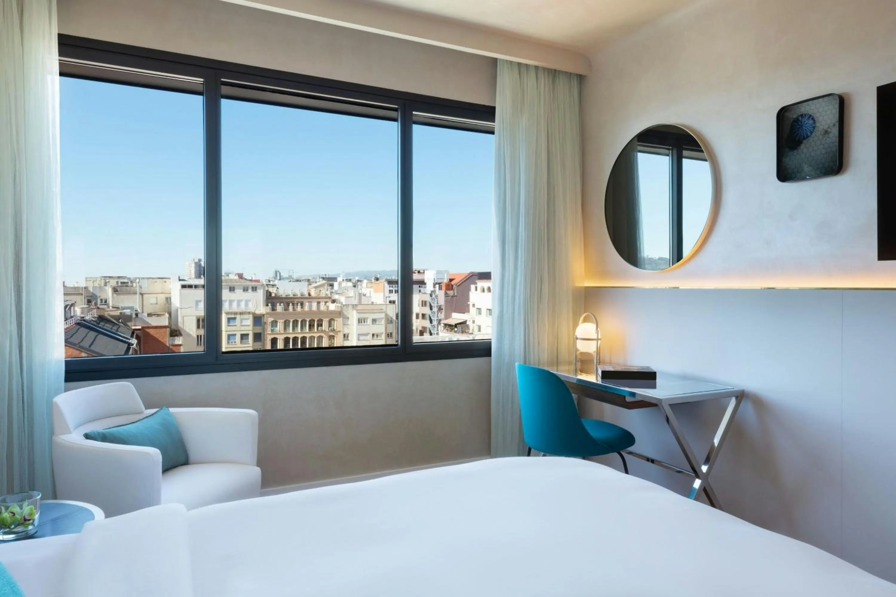 Photo of the whole room, Bed in Renaissance Barcelona Hotel