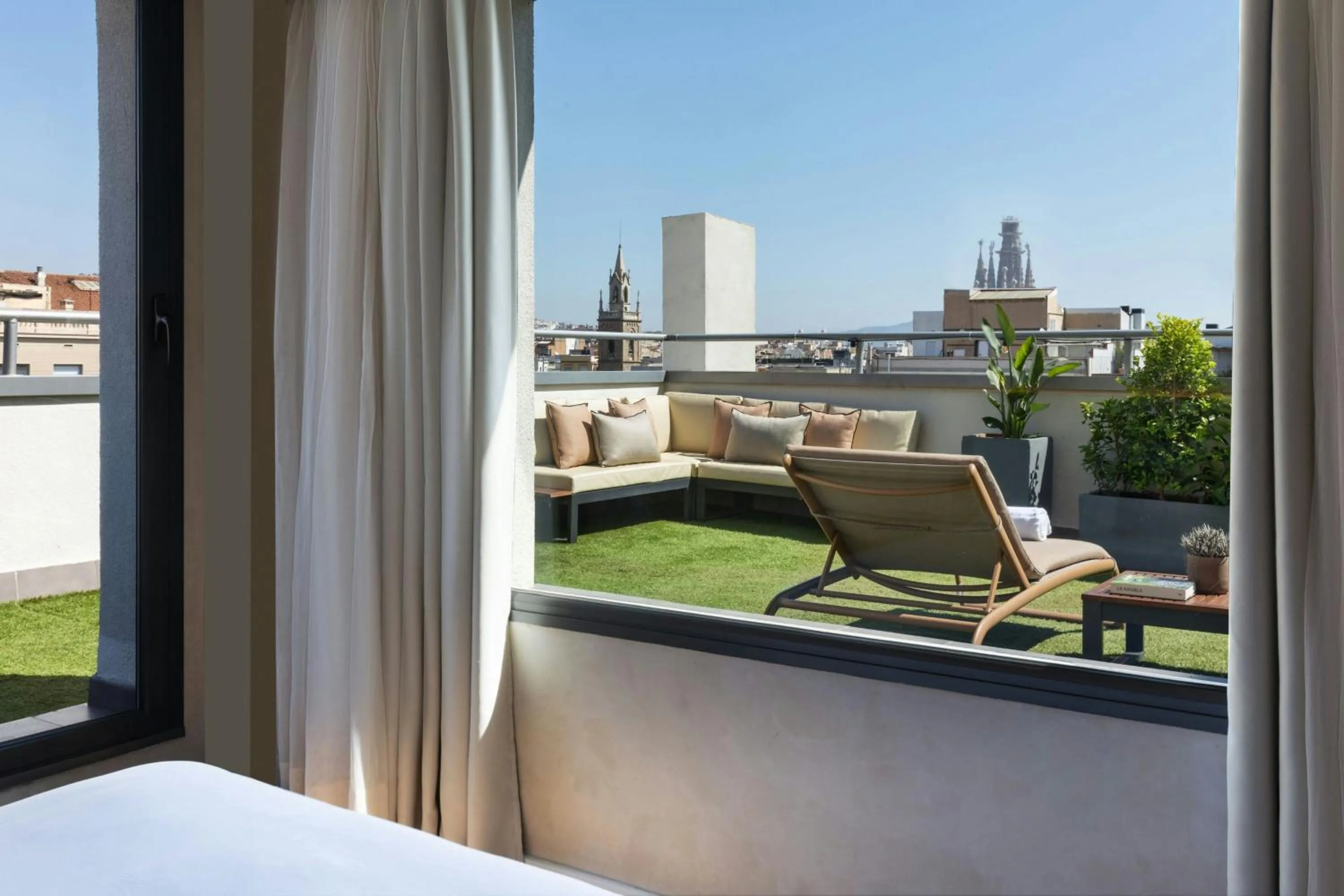 Photo of the whole room in Renaissance Barcelona Hotel