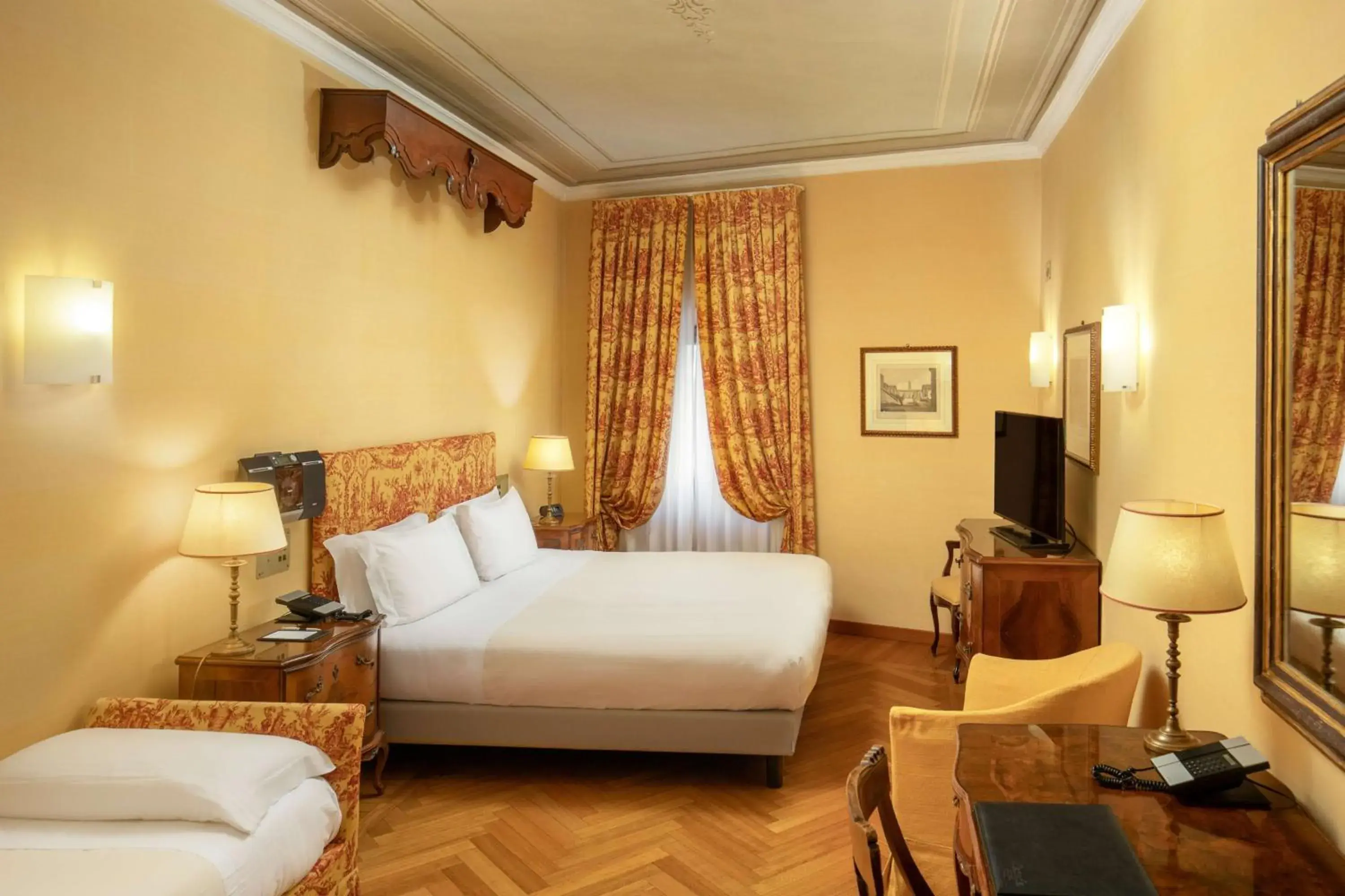 Standard Triple Room in Hotel Canada, BW Premier Collection Standard Triple Room in Hotel Canada, BW Premier Collection