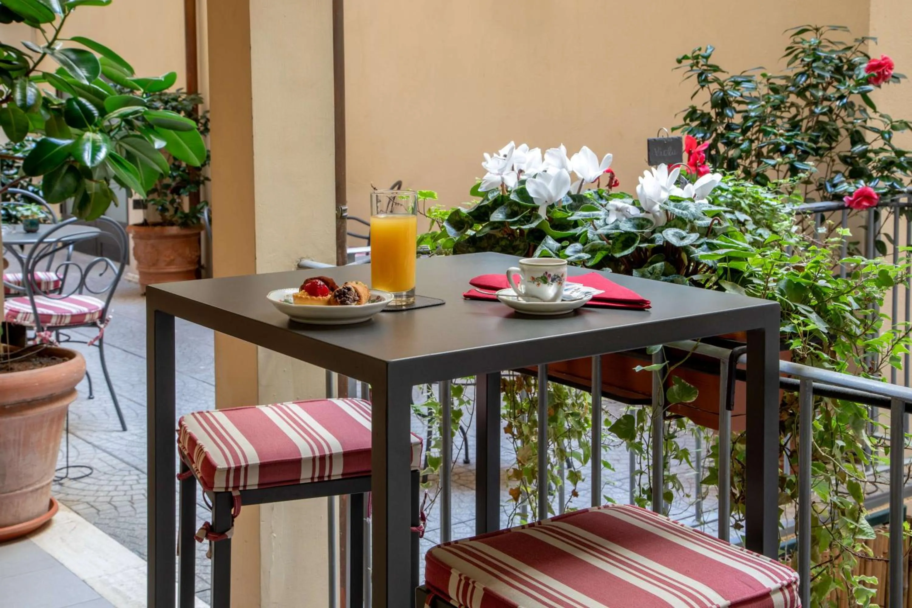 Property building in Hotel Canada, BW Premier Collection