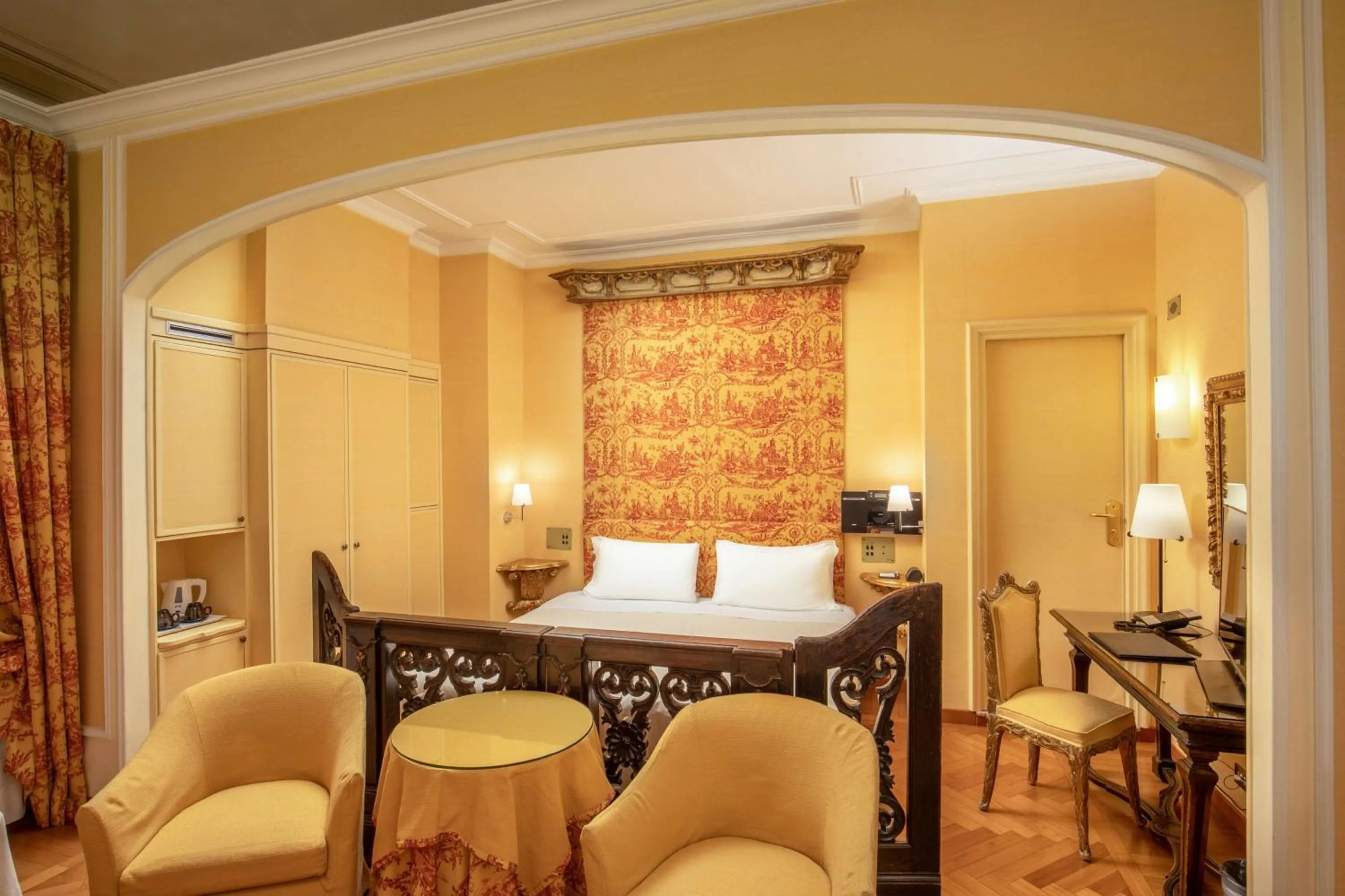 Bedroom, Bed in Hotel Canada, BW Premier Collection