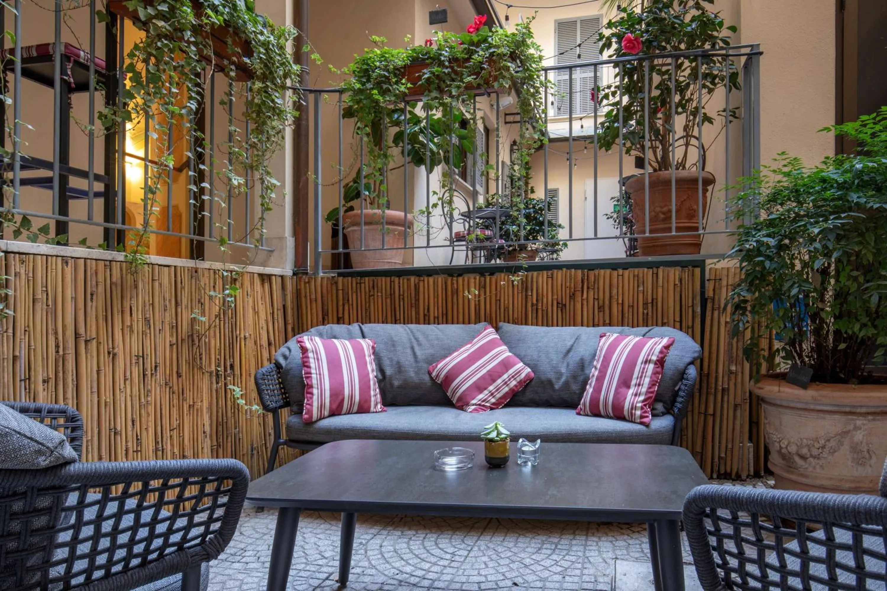 Property building in Hotel Canada, BW Premier Collection