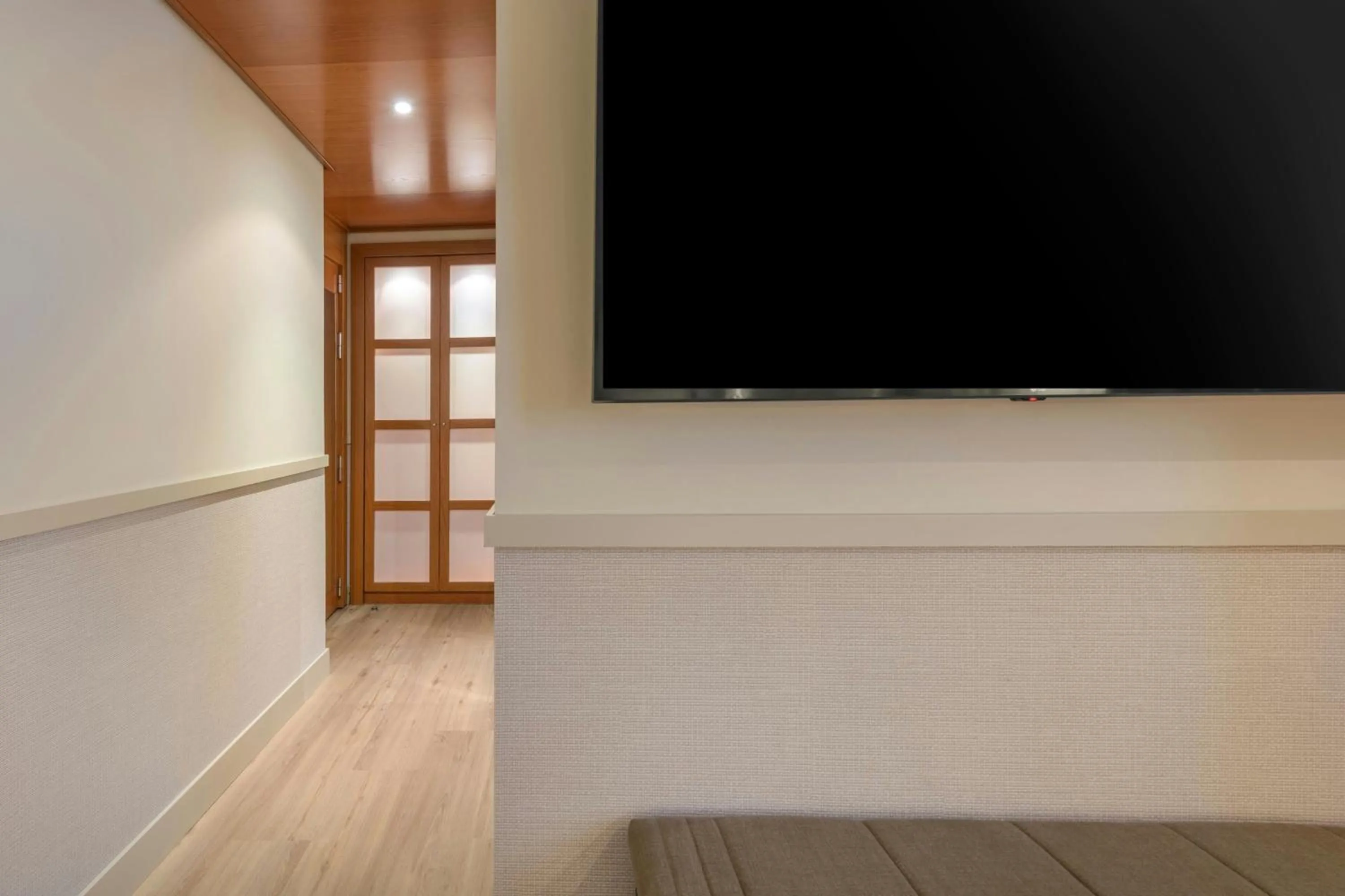 Photo of the whole room in AC Hotel Los Vascos by Marriott