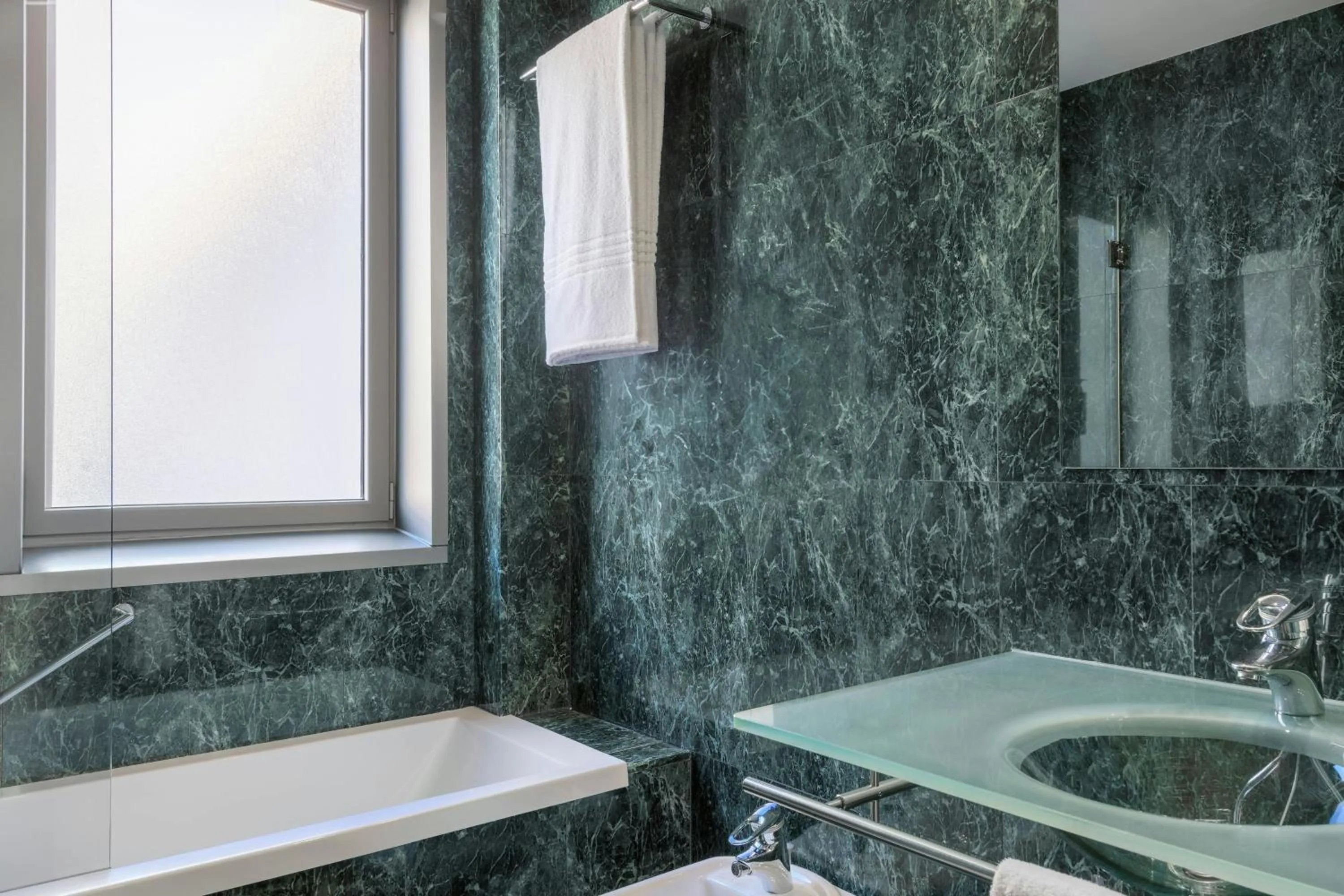 Photo of the whole room in AC Hotel Los Vascos by Marriott