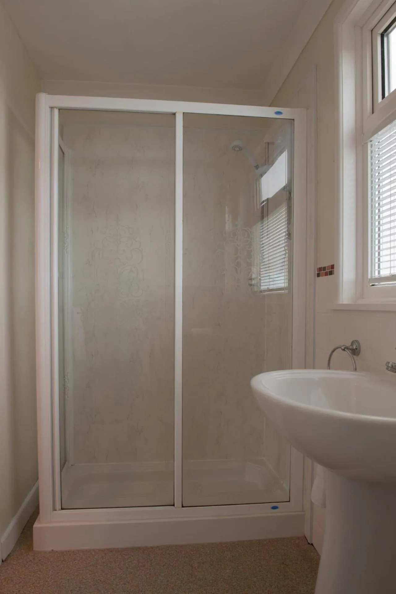 Bathroom in Trevarrian Lodge