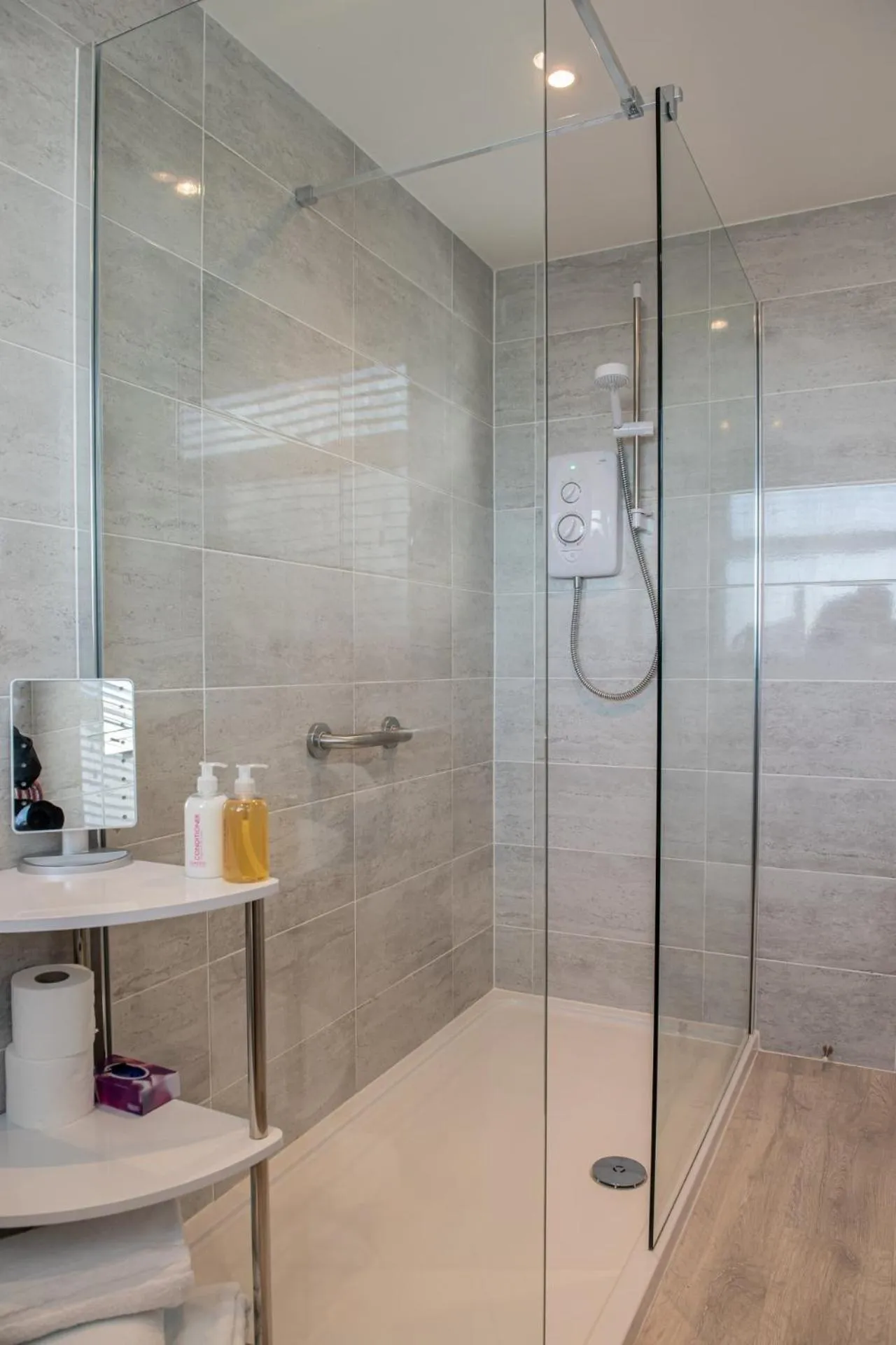 Bathroom in Trevarrian Lodge