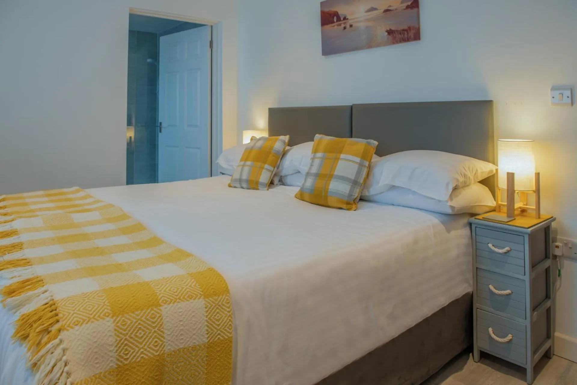 Bedroom, Bed in Trevarrian Lodge