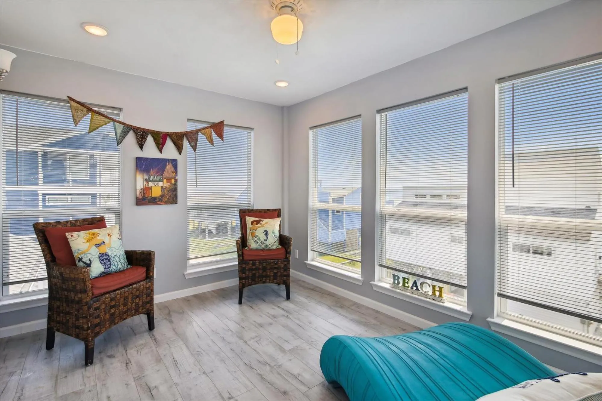 Property building, Bed in Pelican Path