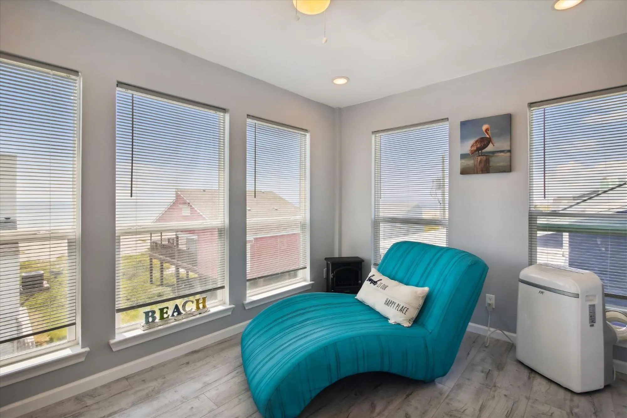 Property building, Bed in Pelican Path