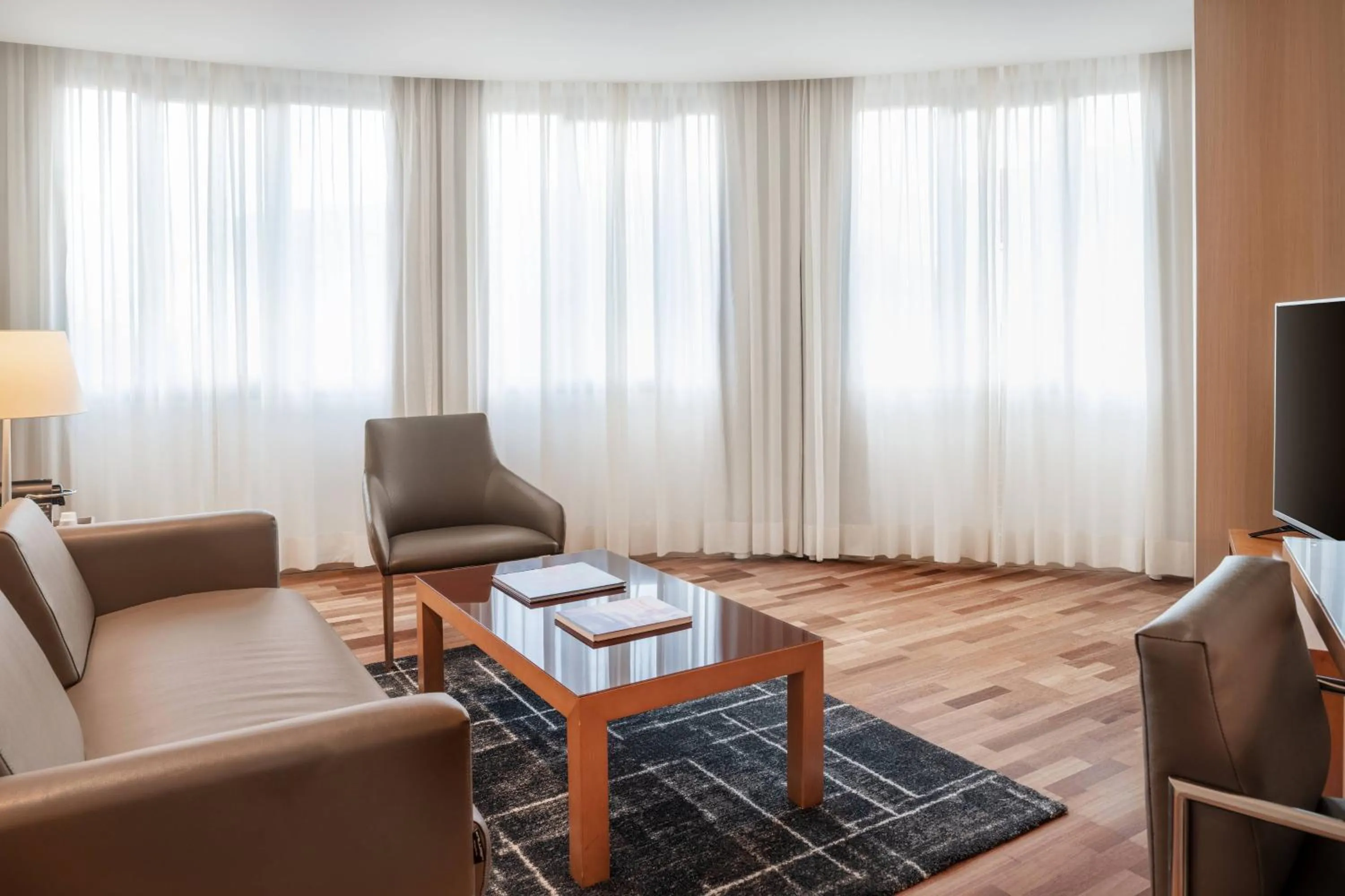 Living room in AC Hotel Málaga Palacio by Marriott