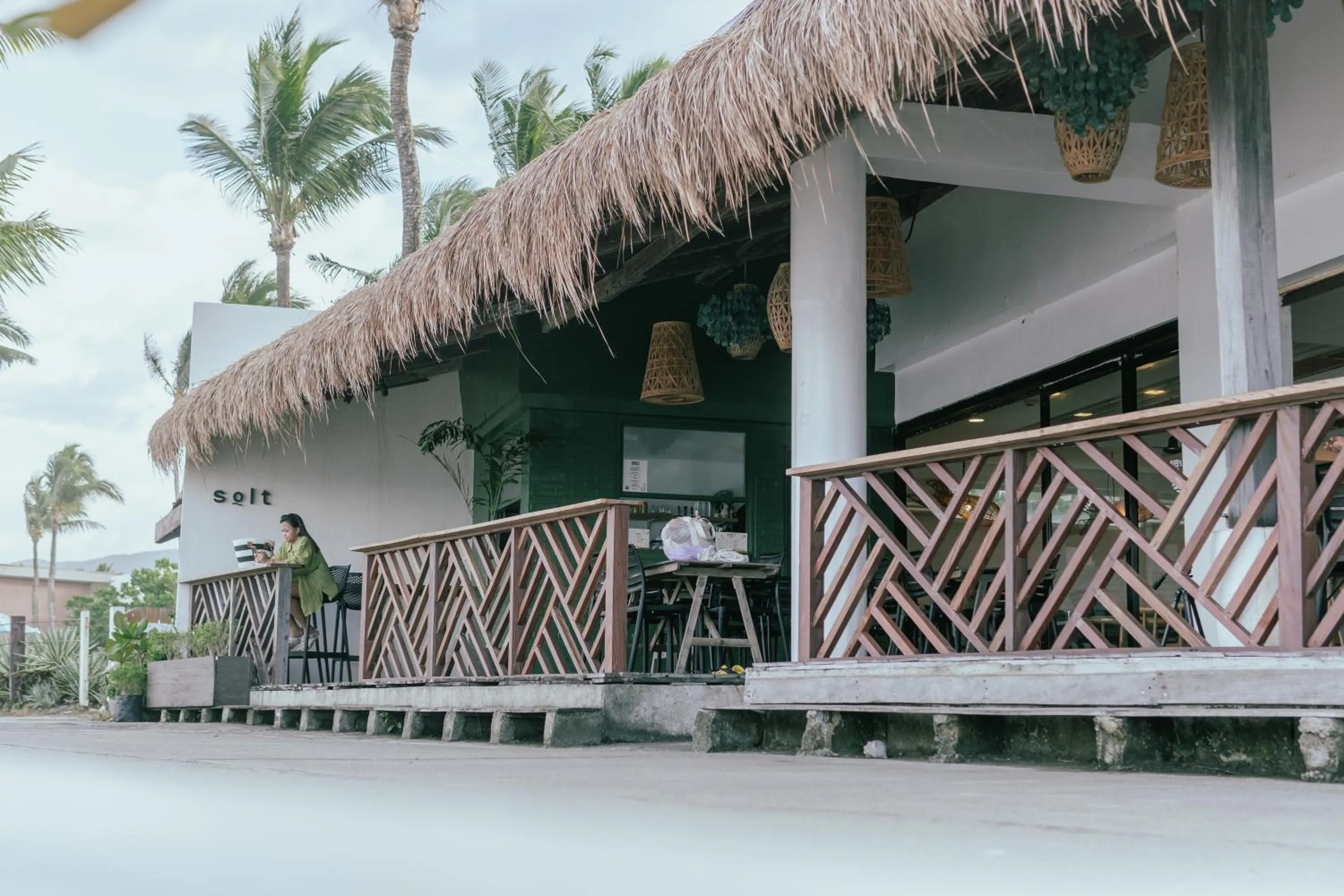 Restaurant/places to eat in Bay's Inn Resort